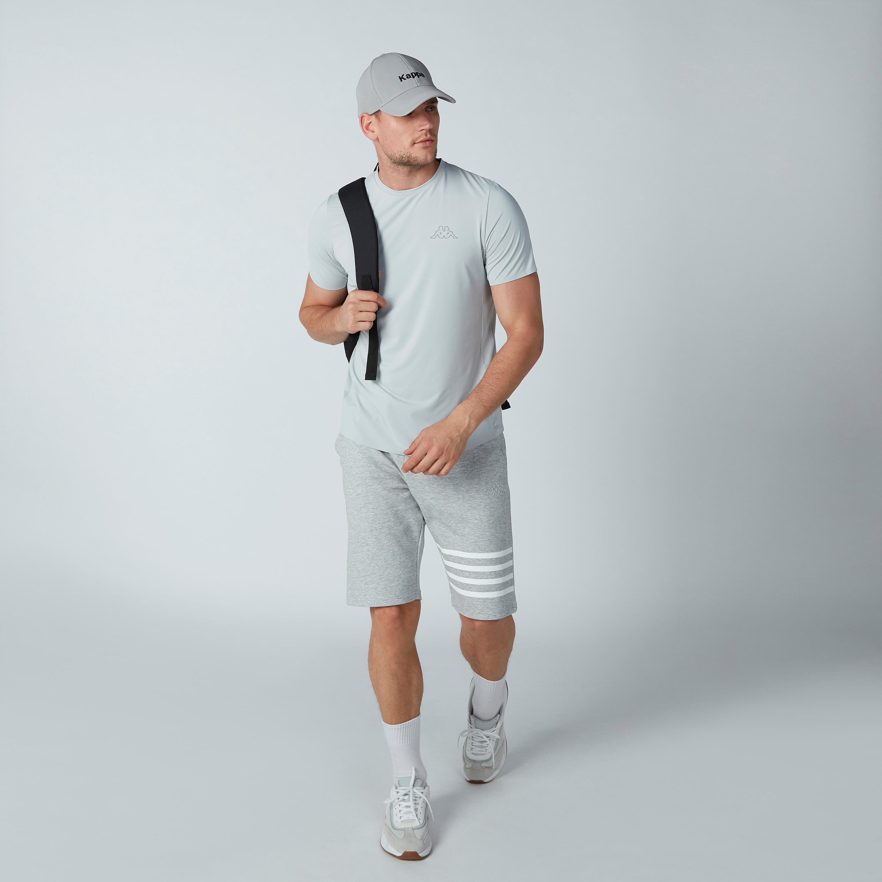تيشيرت بياقة مستديرة وأكمام قصيرة وطبعات من كابا-men-clothing-sportswearandactivewear-tshirtsandpolos-image-3
