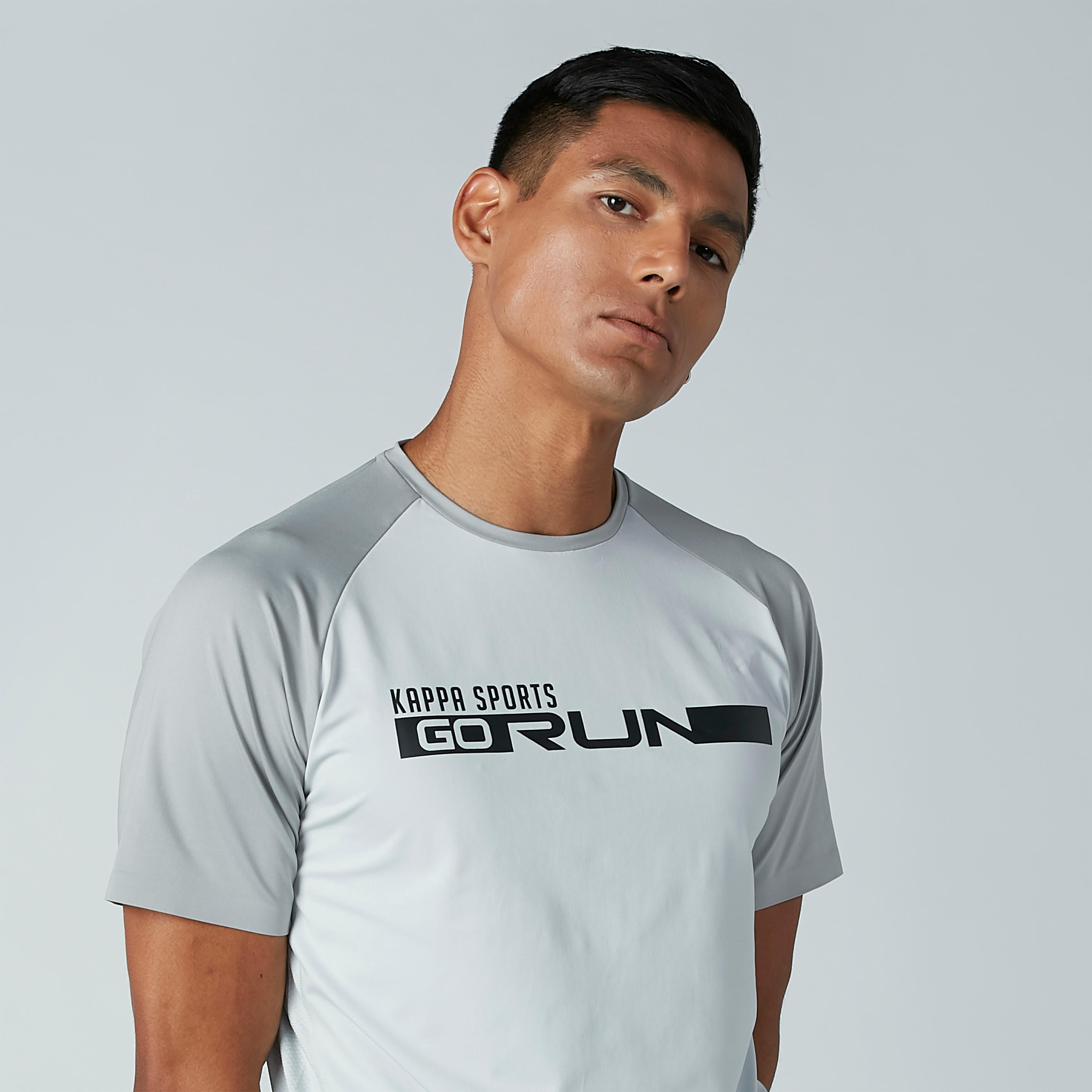 تيشيرت بياقة مستديرة وأكمام مغايرة وطبعات من كابا-men-clothing-tshirtsandpolos-tshirts-image-3