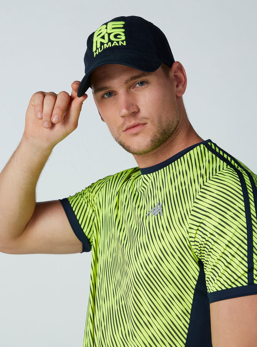 تيشيرت بأكمام قصيرة وتزيينات مقلّمة وطبعات من كابا-men-clothing-sportswearandactivewear-tshirtsandpolos-image-2