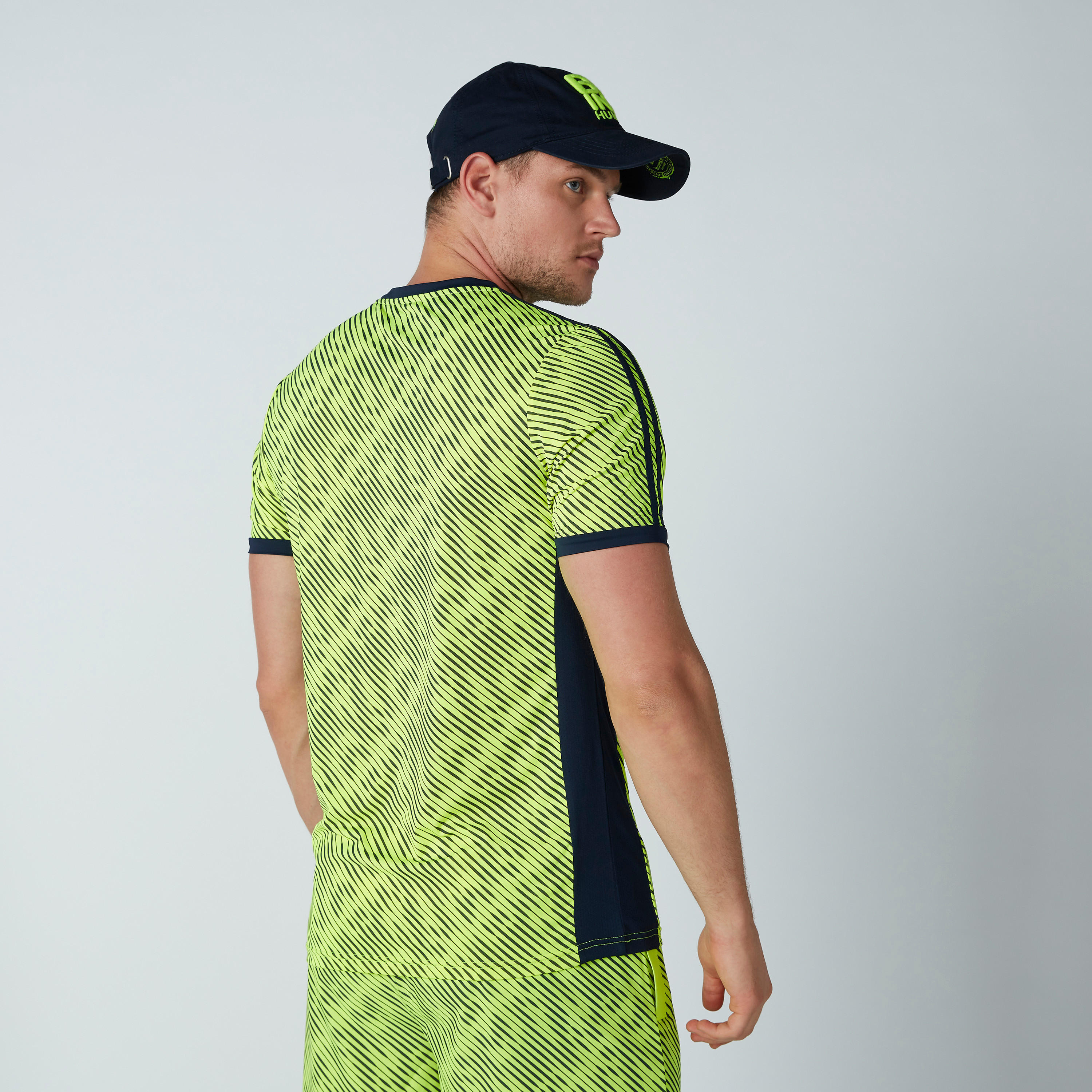 تيشيرت بأكمام قصيرة وتزيينات مقلّمة وطبعات من كابا-men-clothing-sportswearandactivewear-tshirtsandpolos-image-3