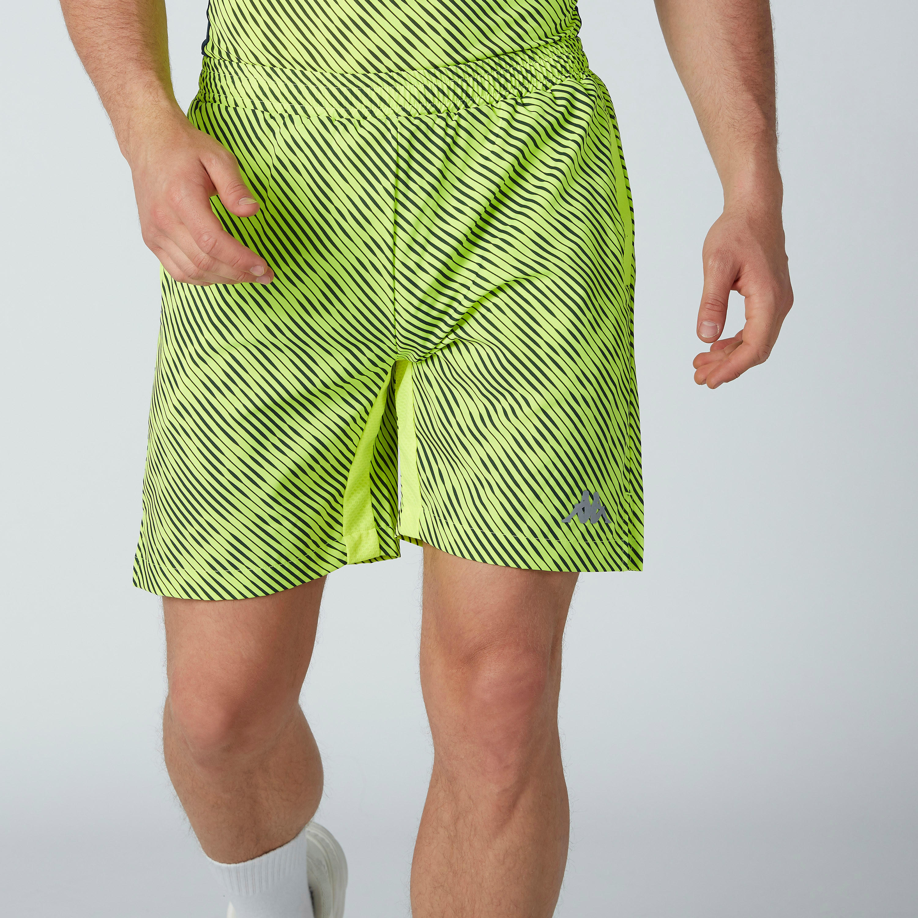 شورت بجيوب وطبعات من كابا-men-clothing-sportswearandactivewear-bottoms-image-1