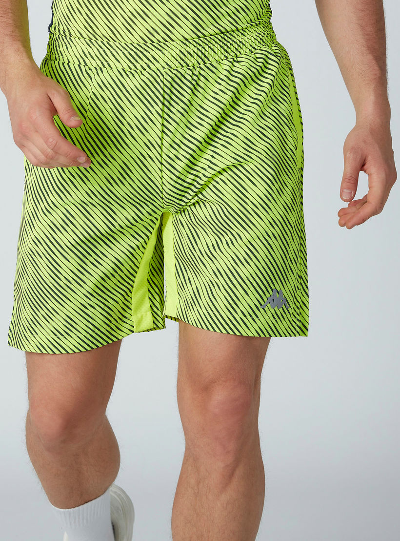 شورت بجيوب وطبعات من كابا-men-clothing-sportswearandactivewear-bottoms-image-1