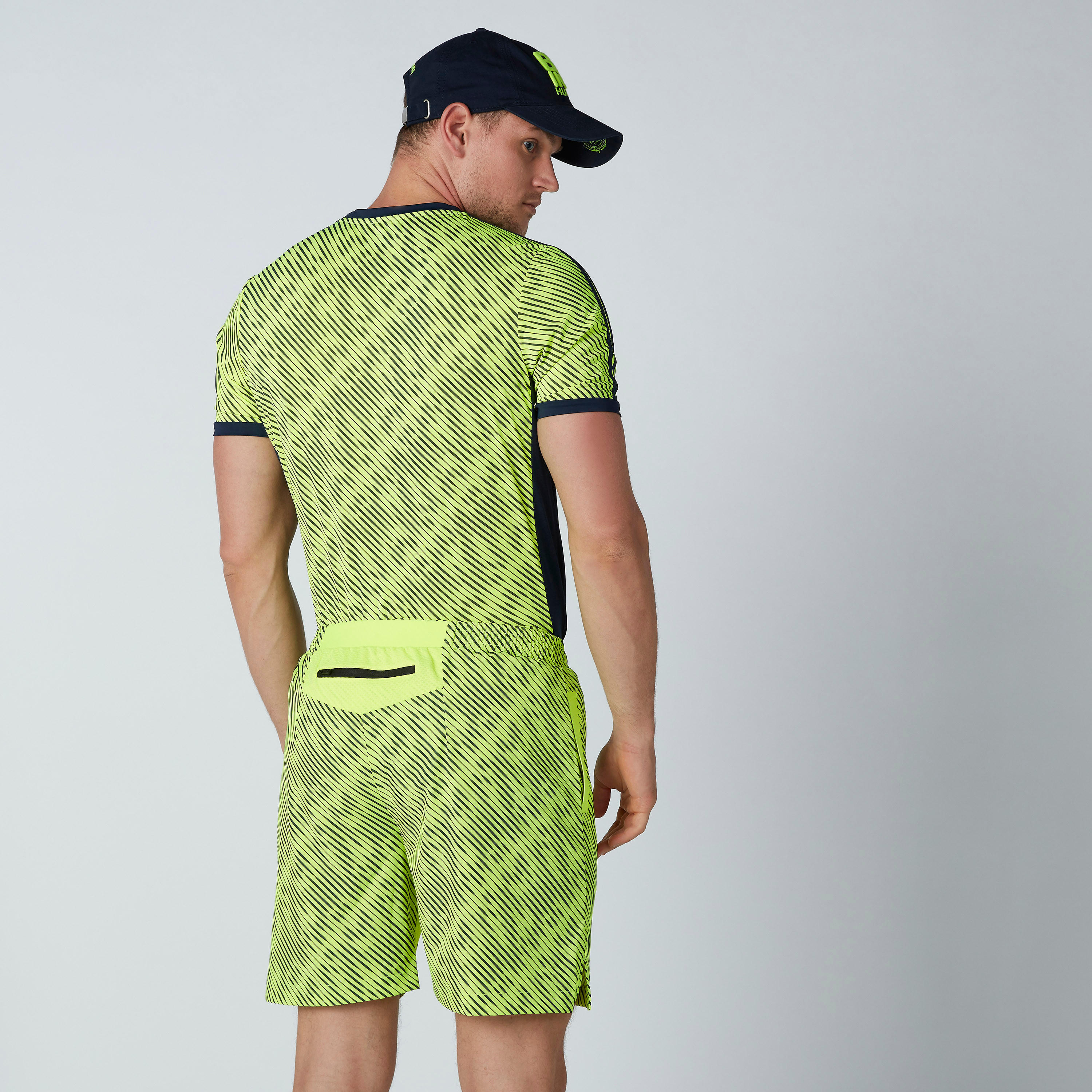 شورت بجيوب وطبعات من كابا-men-clothing-sportswearandactivewear-bottoms-image-2