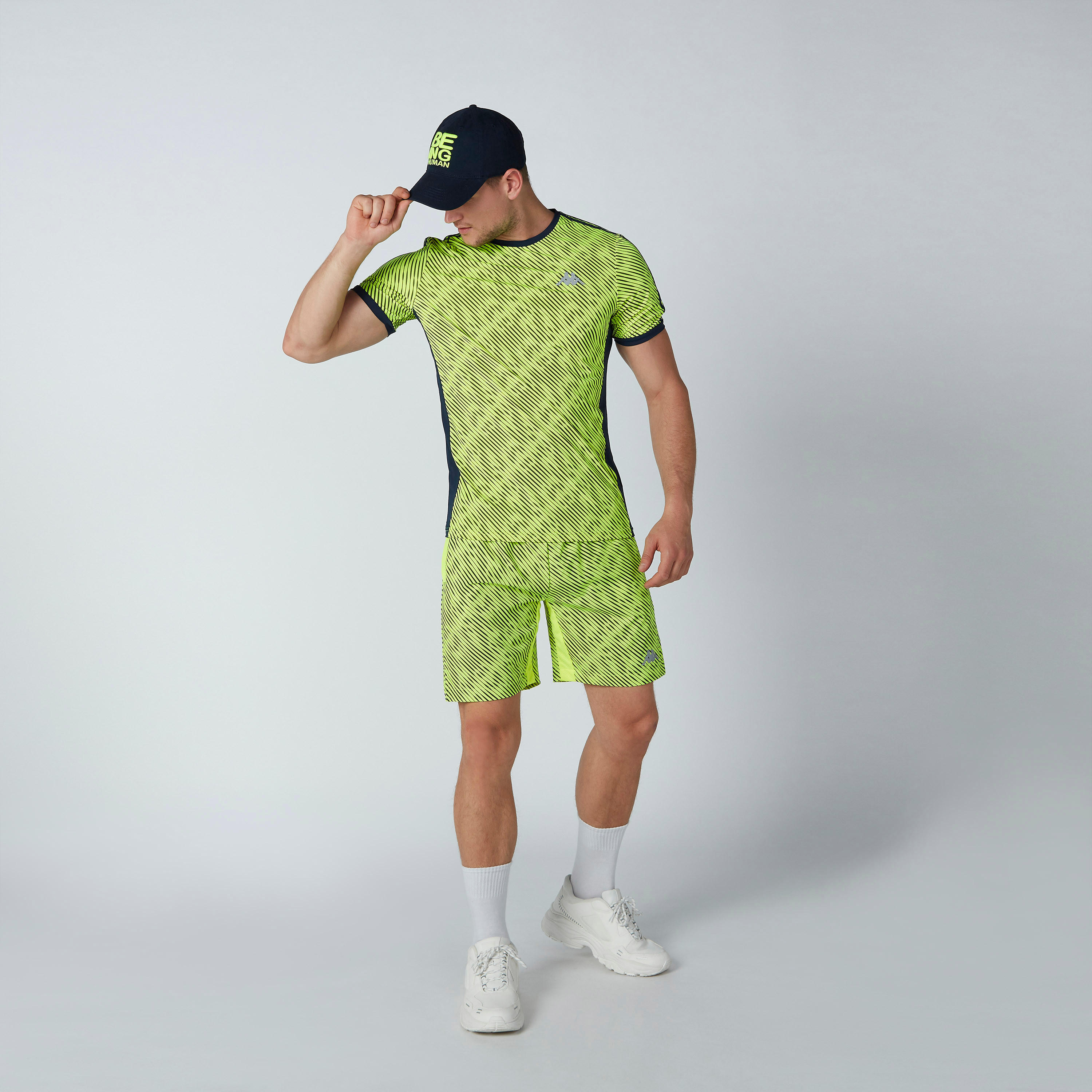 شورت بجيوب وطبعات من كابا-men-clothing-sportswearandactivewear-bottoms-image-3
