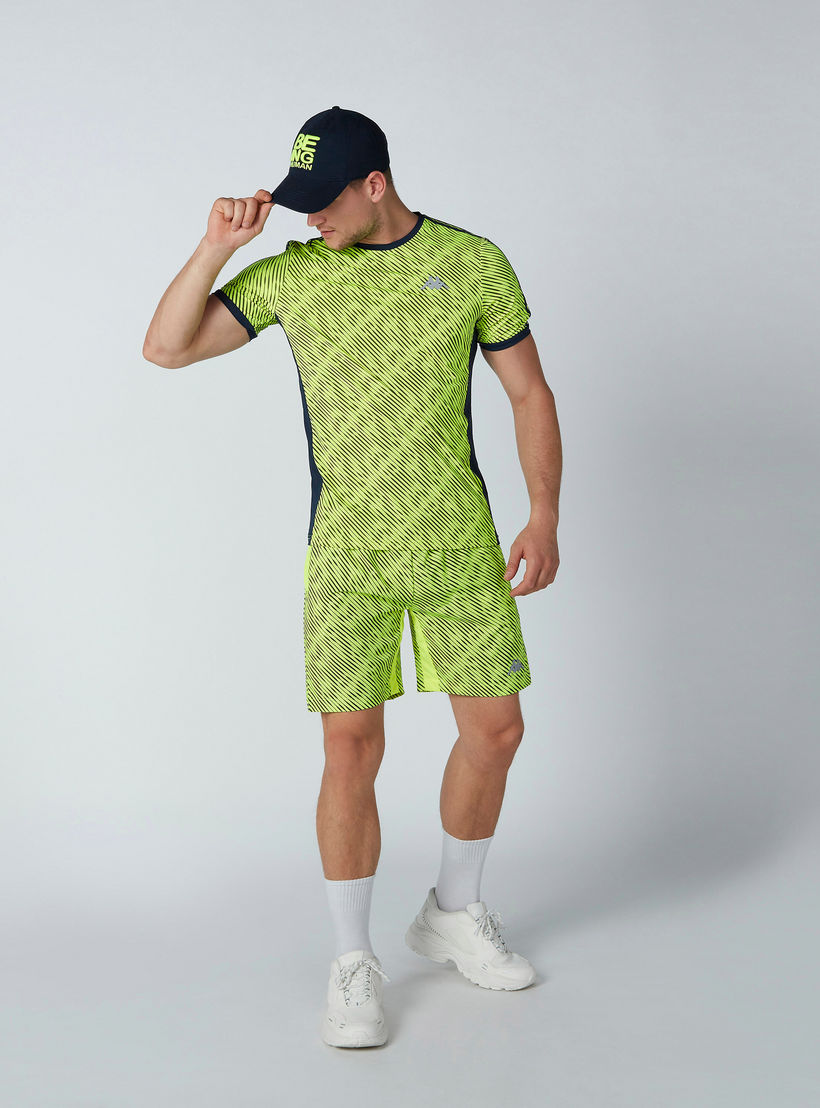 شورت بجيوب وطبعات من كابا-men-clothing-sportswearandactivewear-bottoms-image-3