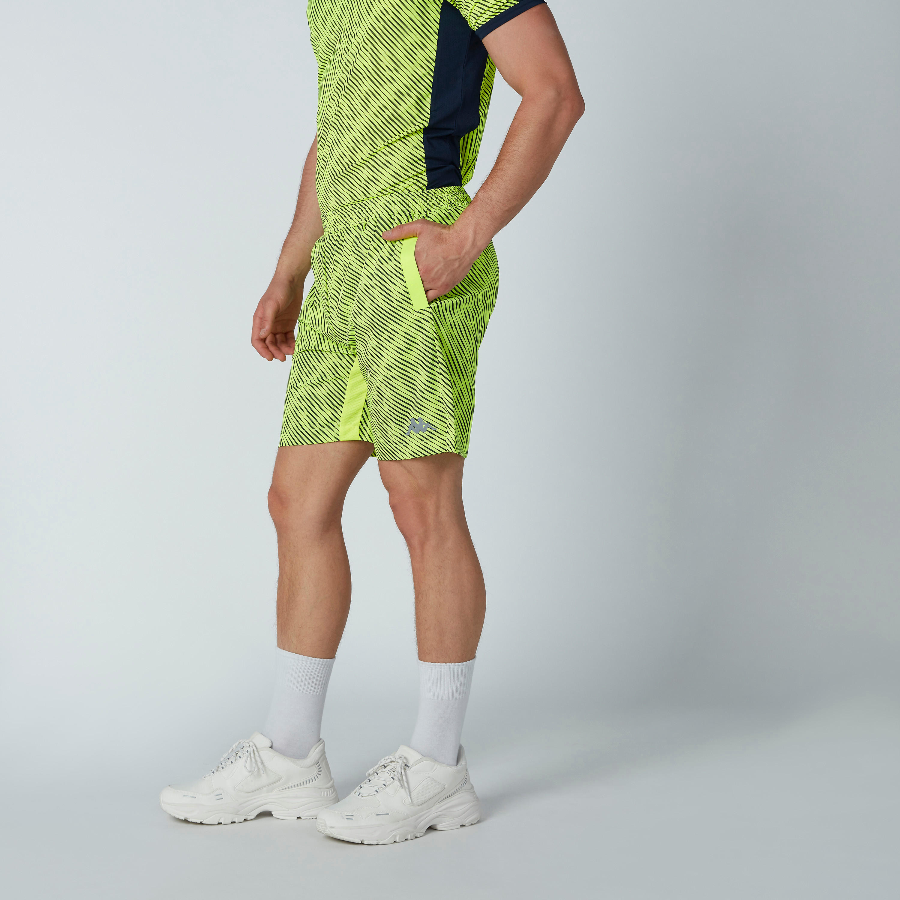 شورت بجيوب وطبعات من كابا-men-clothing-sportswearandactivewear-bottoms-image-4