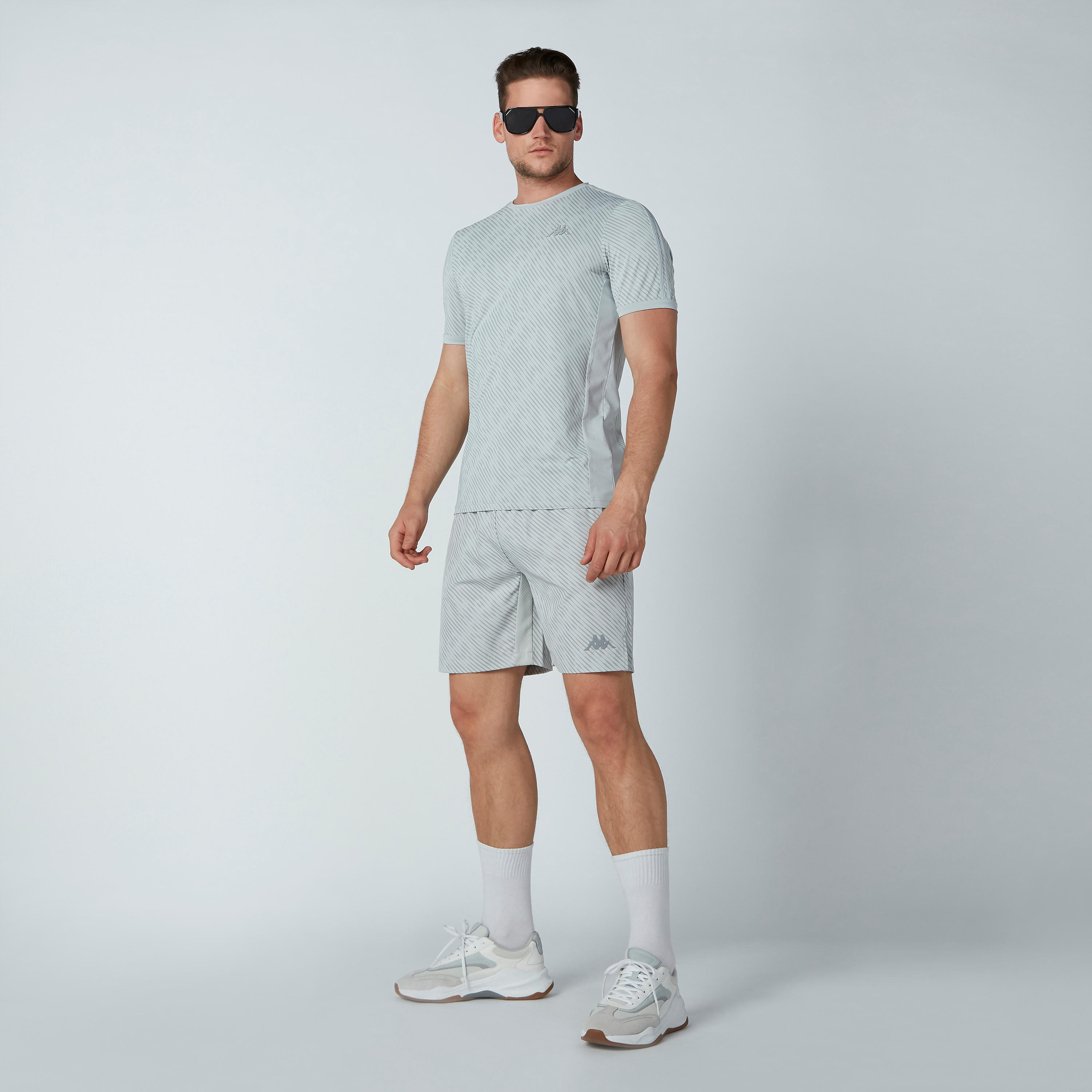 شورت بسحّاب وجيوب وطبعات من كابا-men-clothing-sportswearandactivewear-bottoms-image-1