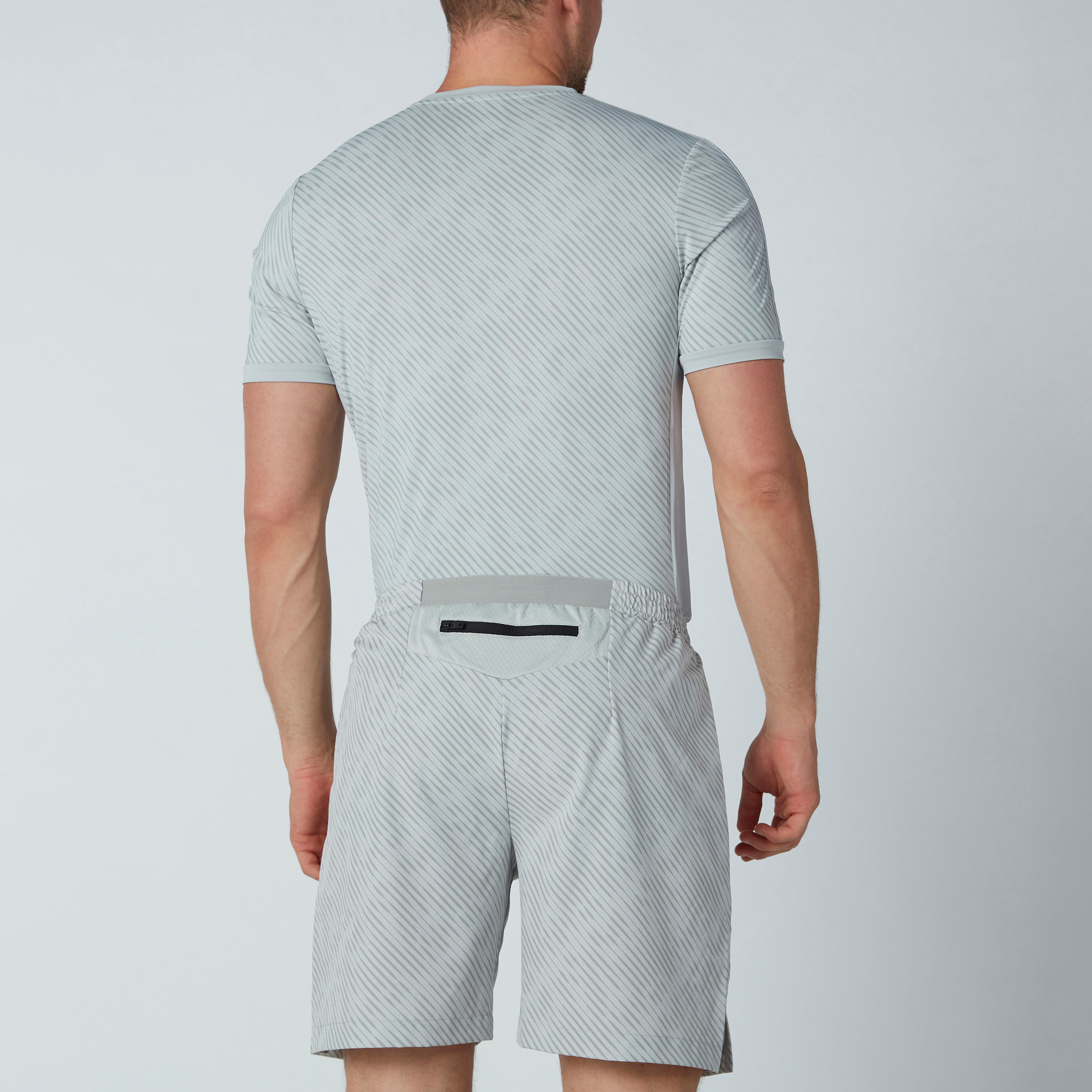 شورت بسحّاب وجيوب وطبعات من كابا-men-clothing-sportswearandactivewear-bottoms-image-2