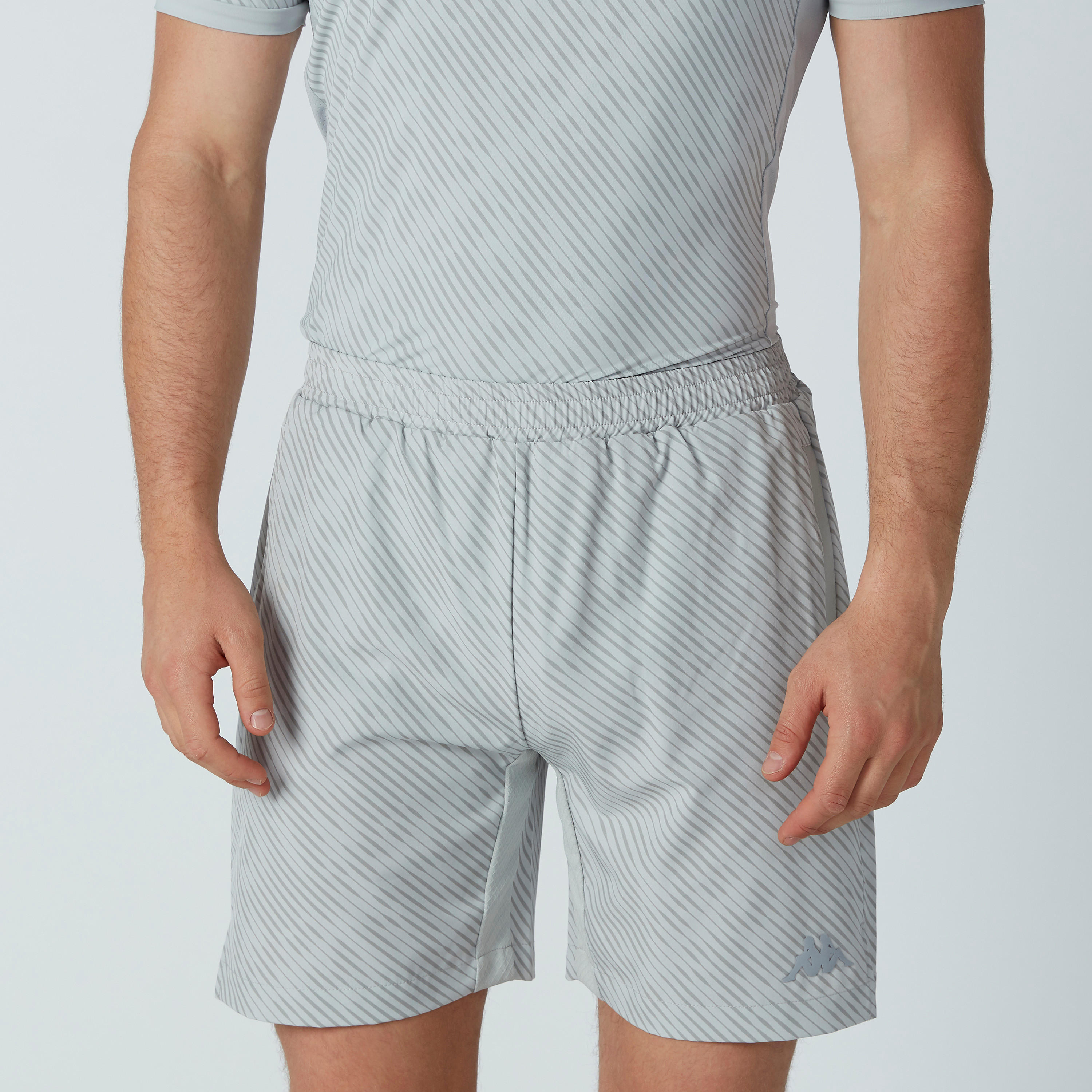 شورت بسحّاب وجيوب وطبعات من كابا-men-clothing-sportswearandactivewear-bottoms-image-4
