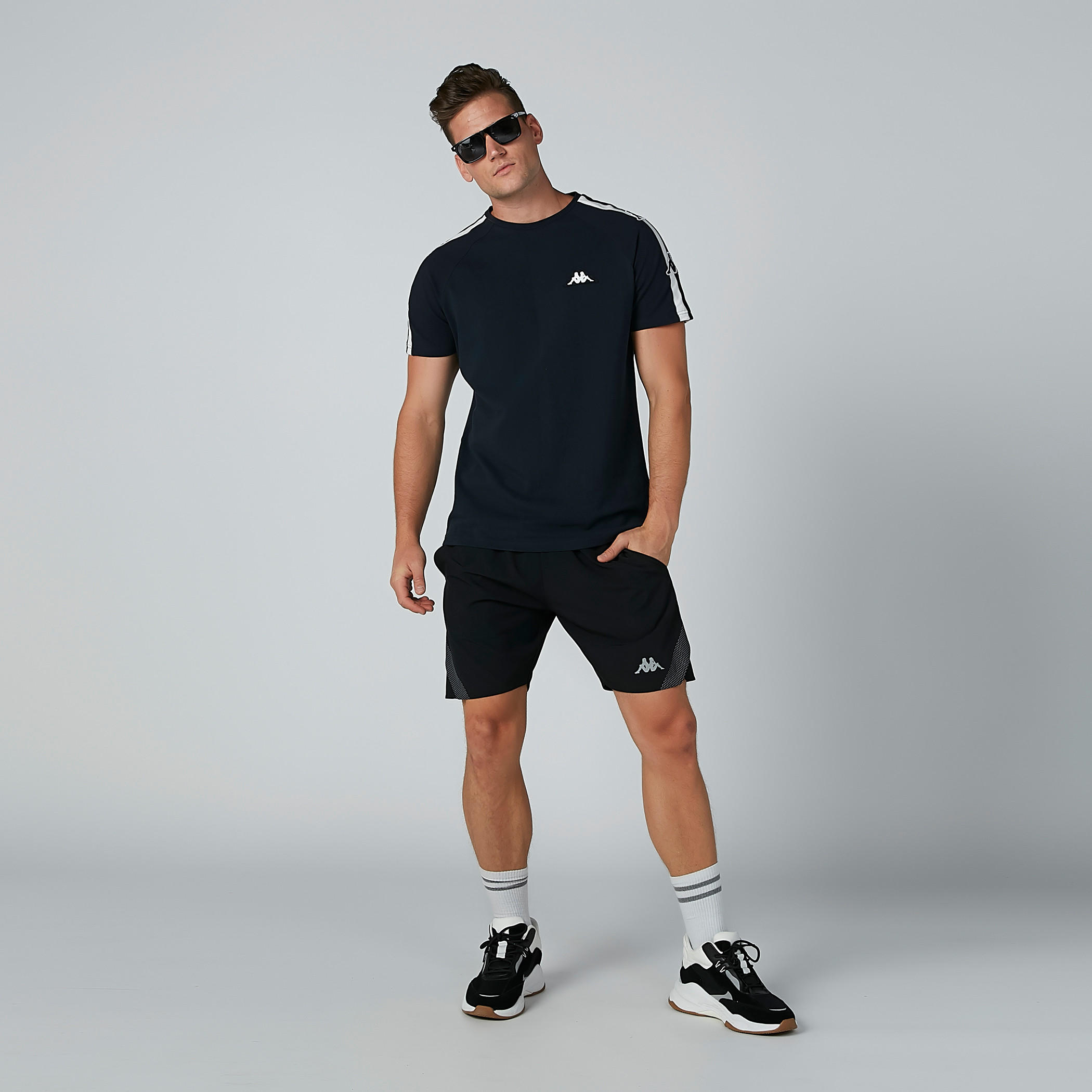 شورت بخصر مطاطي وجيوب وطبعات من كابا-men-clothing-bottoms-shorts-image-1