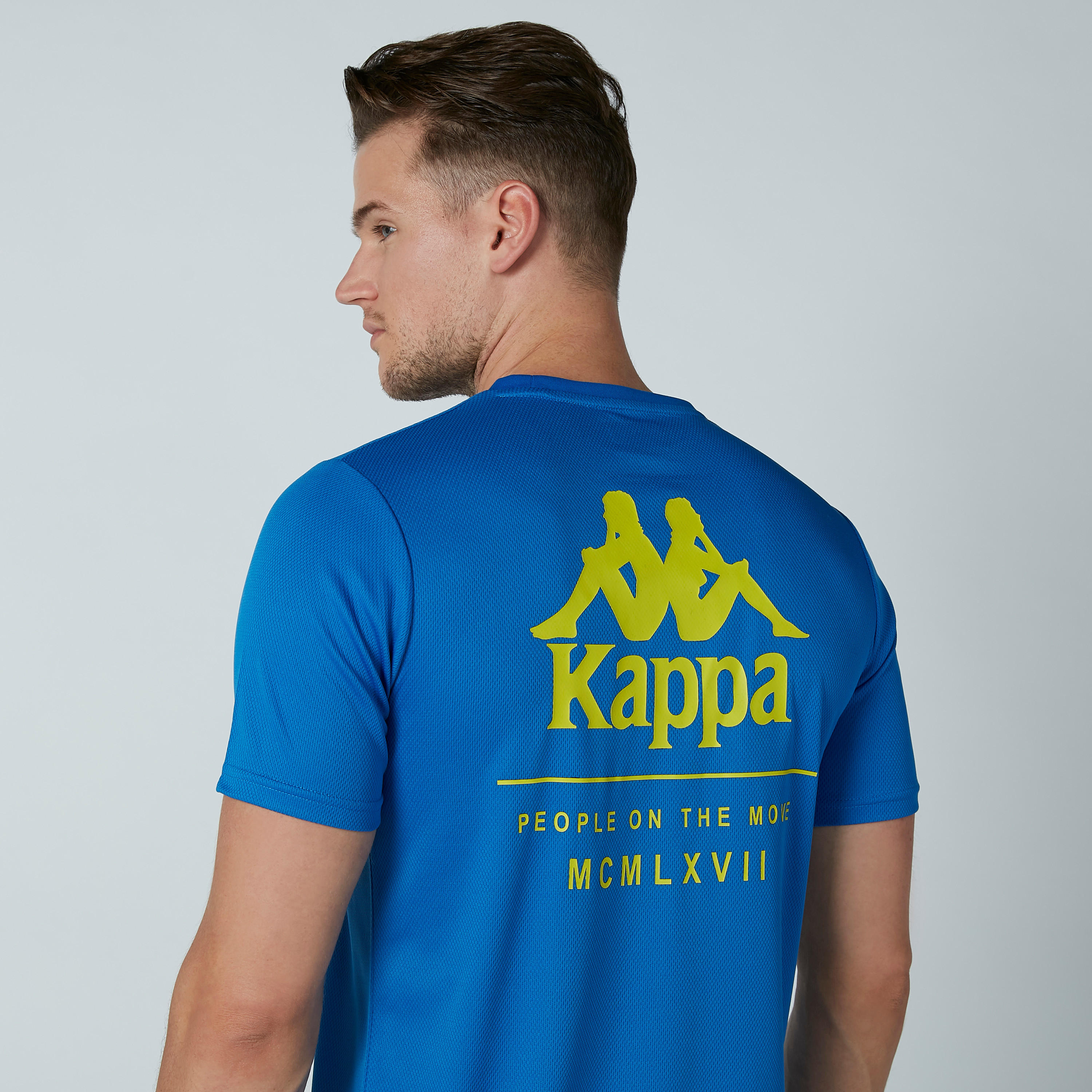 تيشيرت بياقة ضيّقة وأكمام قصيرة وطبعات من كابا-men-clothing-tshirtsandpolos-tshirts-image-4