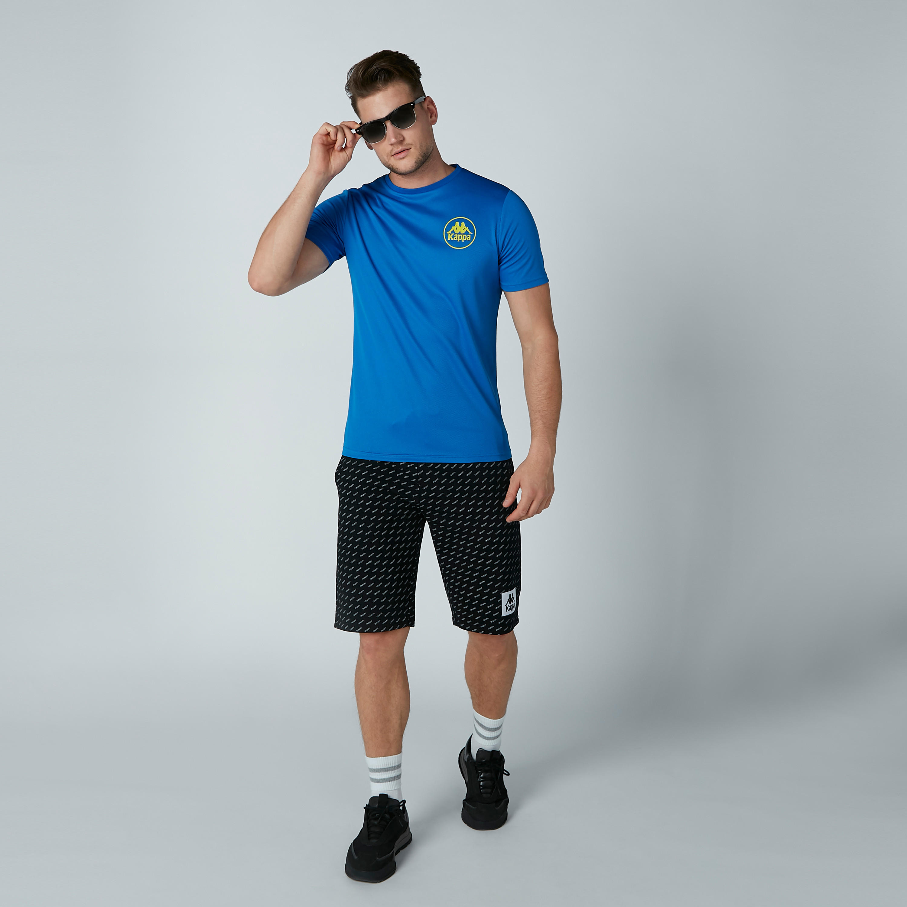 تيشيرت بياقة ضيّقة وأكمام قصيرة وطبعات من كابا-men-clothing-tshirtsandpolos-tshirts-image-5