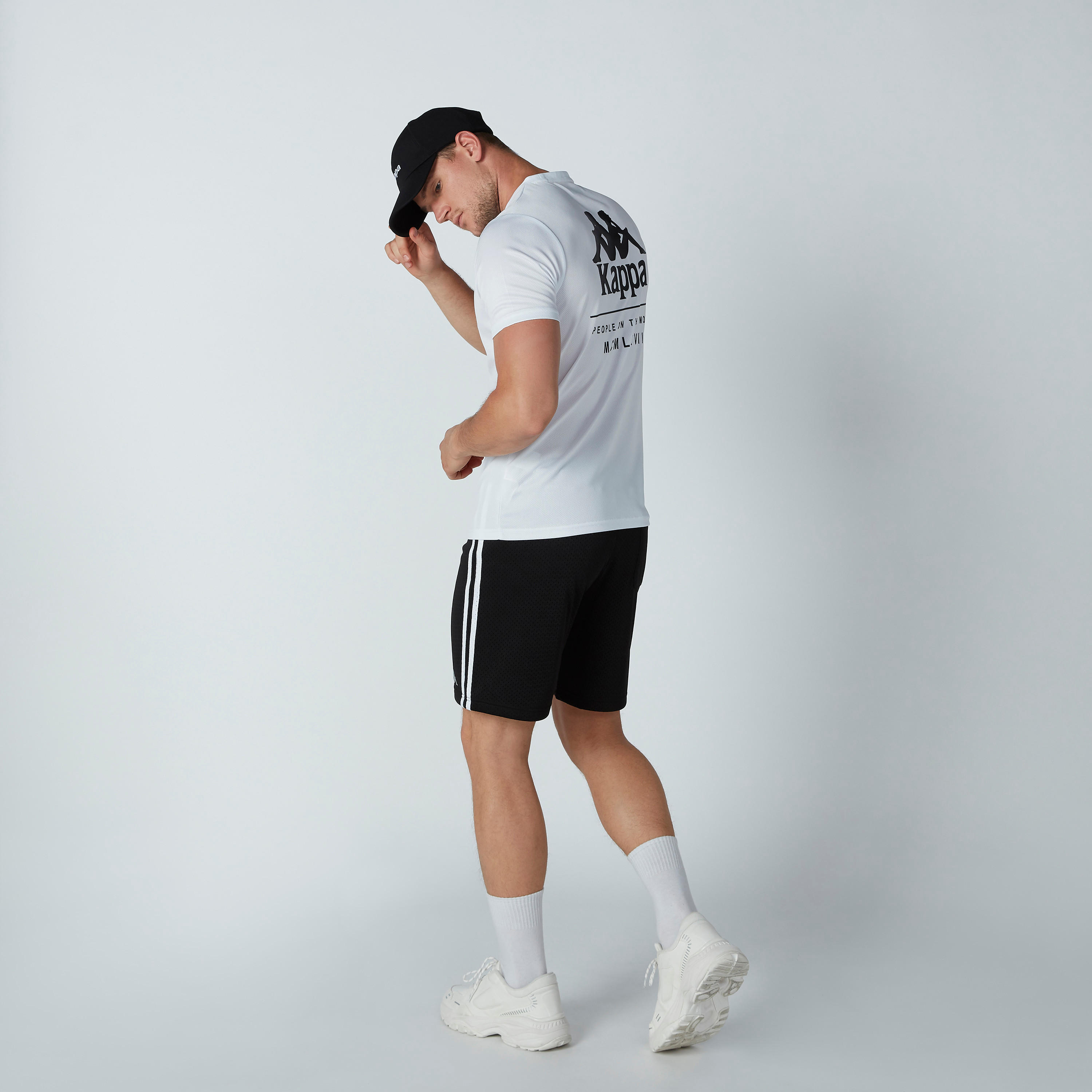 تيشيرت بياقة مستديرة وأكمام قصيرة وطبعات من كابا-men-clothing-tshirtsandpolos-tshirts-image-2