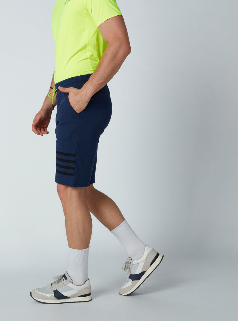 شورت برباط وجيوب وشريطة من كابا-men-clothing-sportswearandactivewear-bottoms-image-1