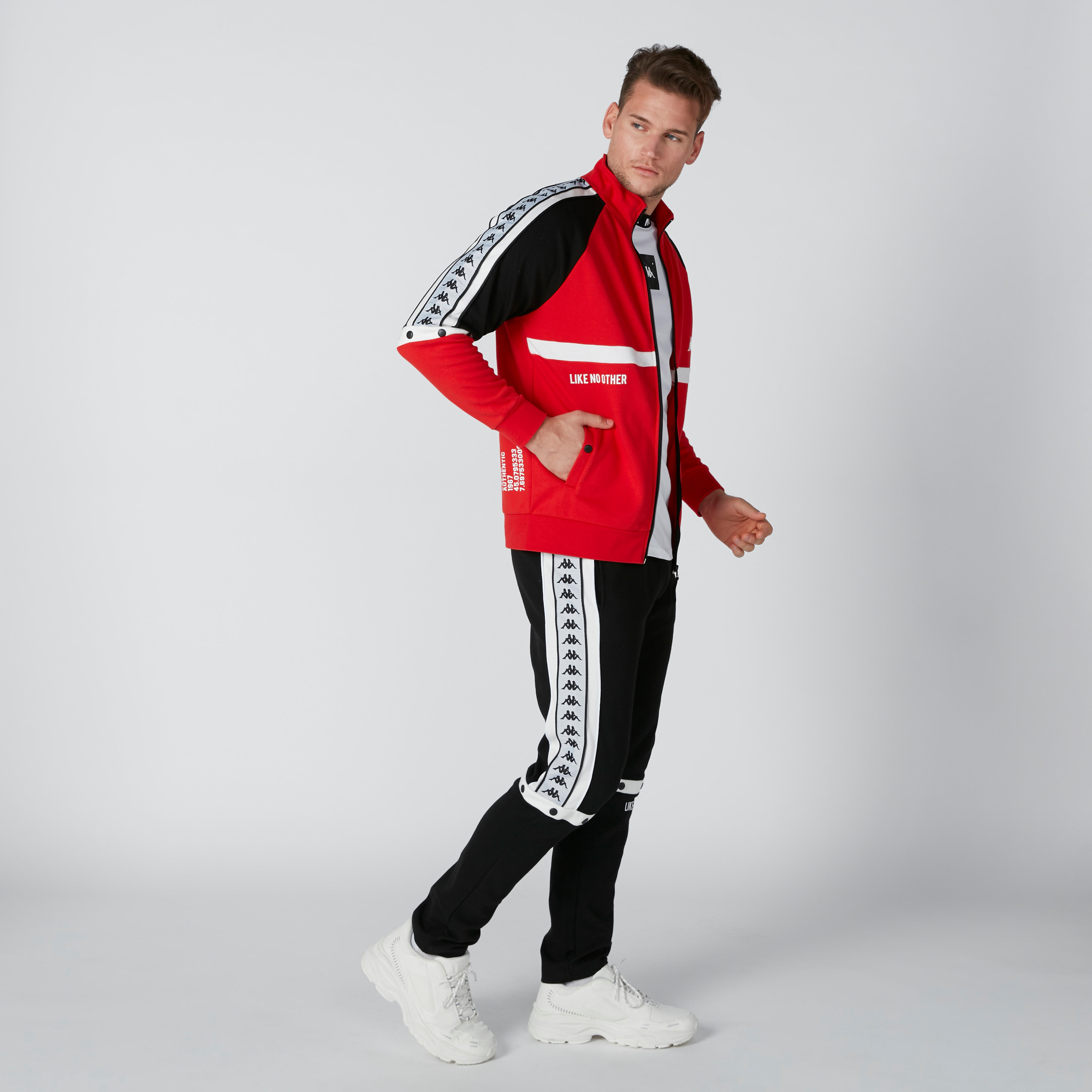 بنطال بأزرار وشريطة من كابا-men-clothing-sportswearandactivewear-bottoms-image-3