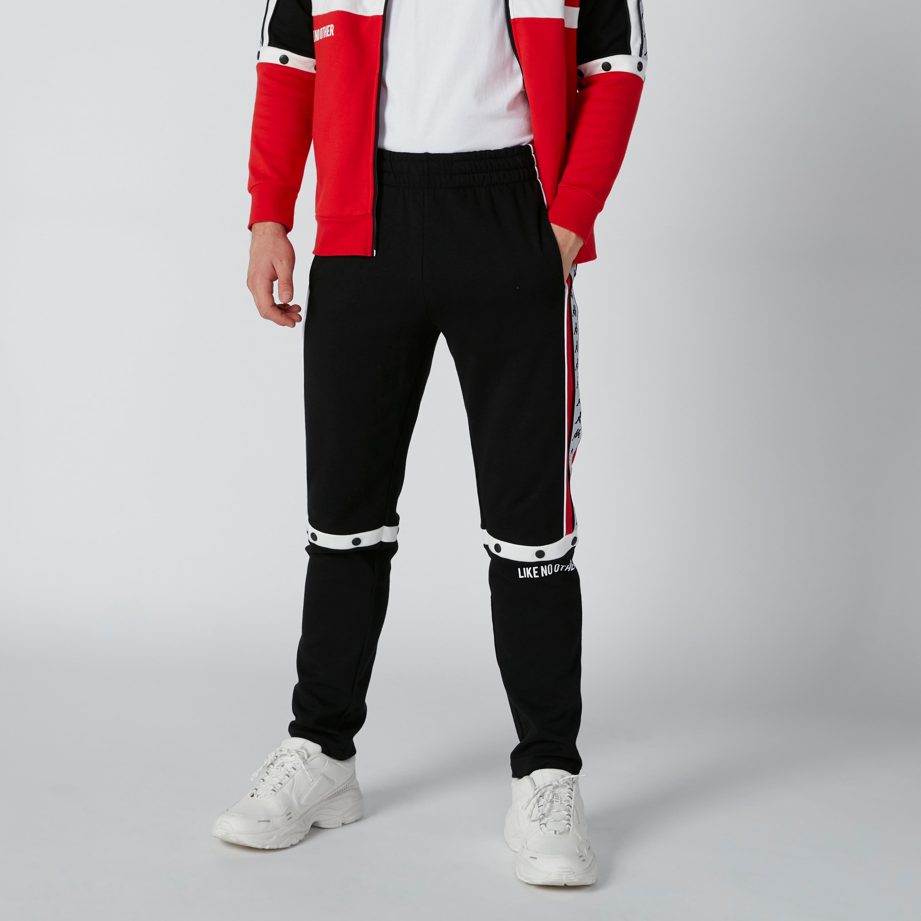 بنطال بأزرار وشريطة من كابا-men-clothing-sportswearandactivewear-bottoms-image-4