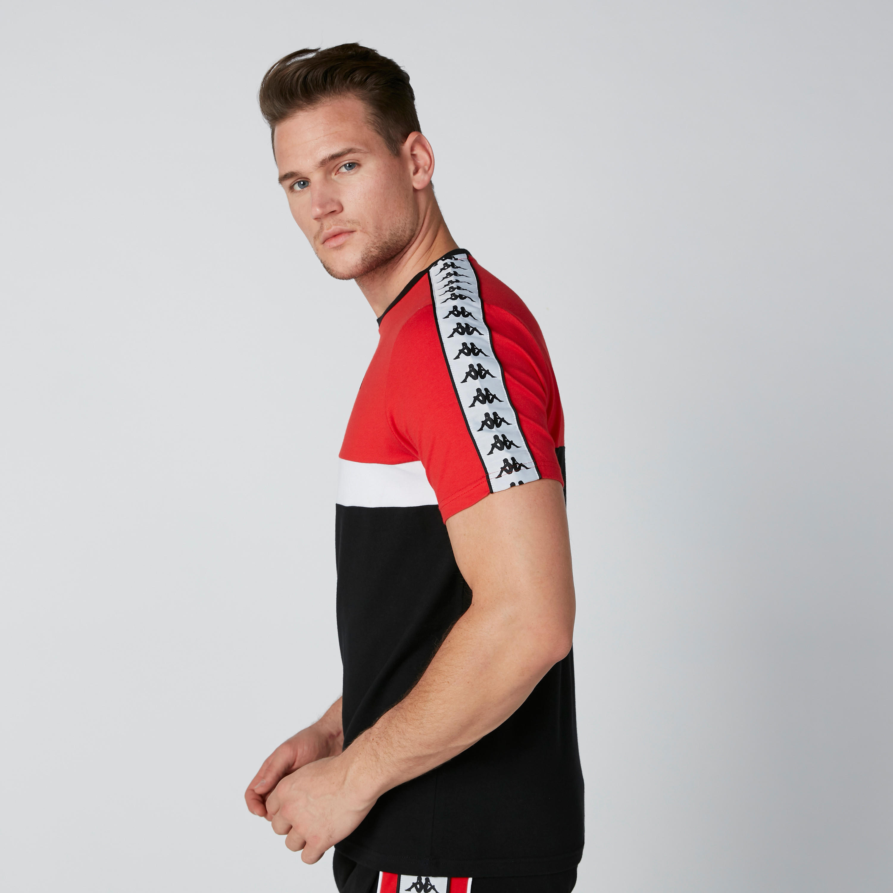 تيشيرت بأكمام قصيرة وشريطة من كابا-men-clothing-sportswearandactivewear-tshirtsandpolos-image-1