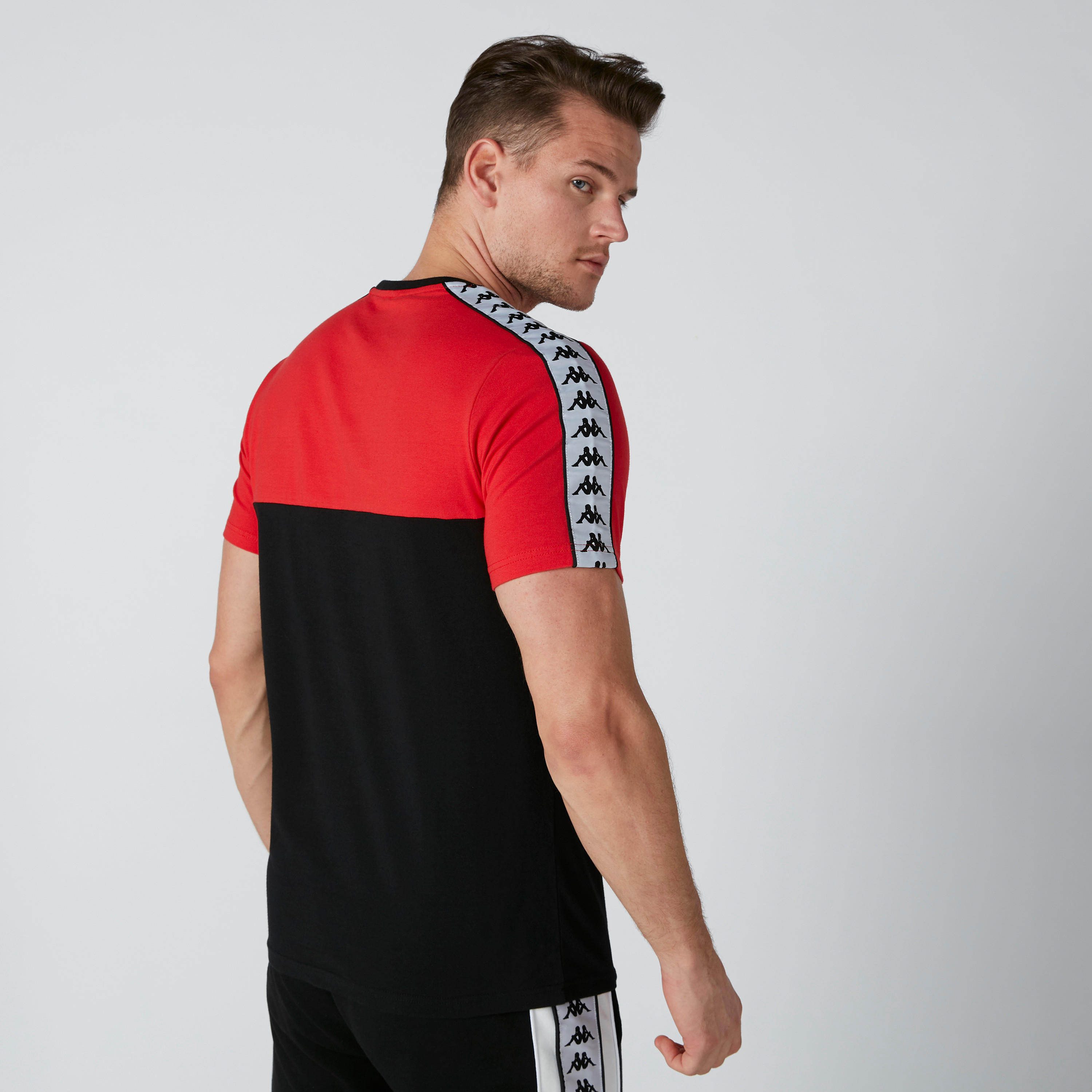 تيشيرت بأكمام قصيرة وشريطة من كابا-men-clothing-sportswearandactivewear-tshirtsandpolos-image-2