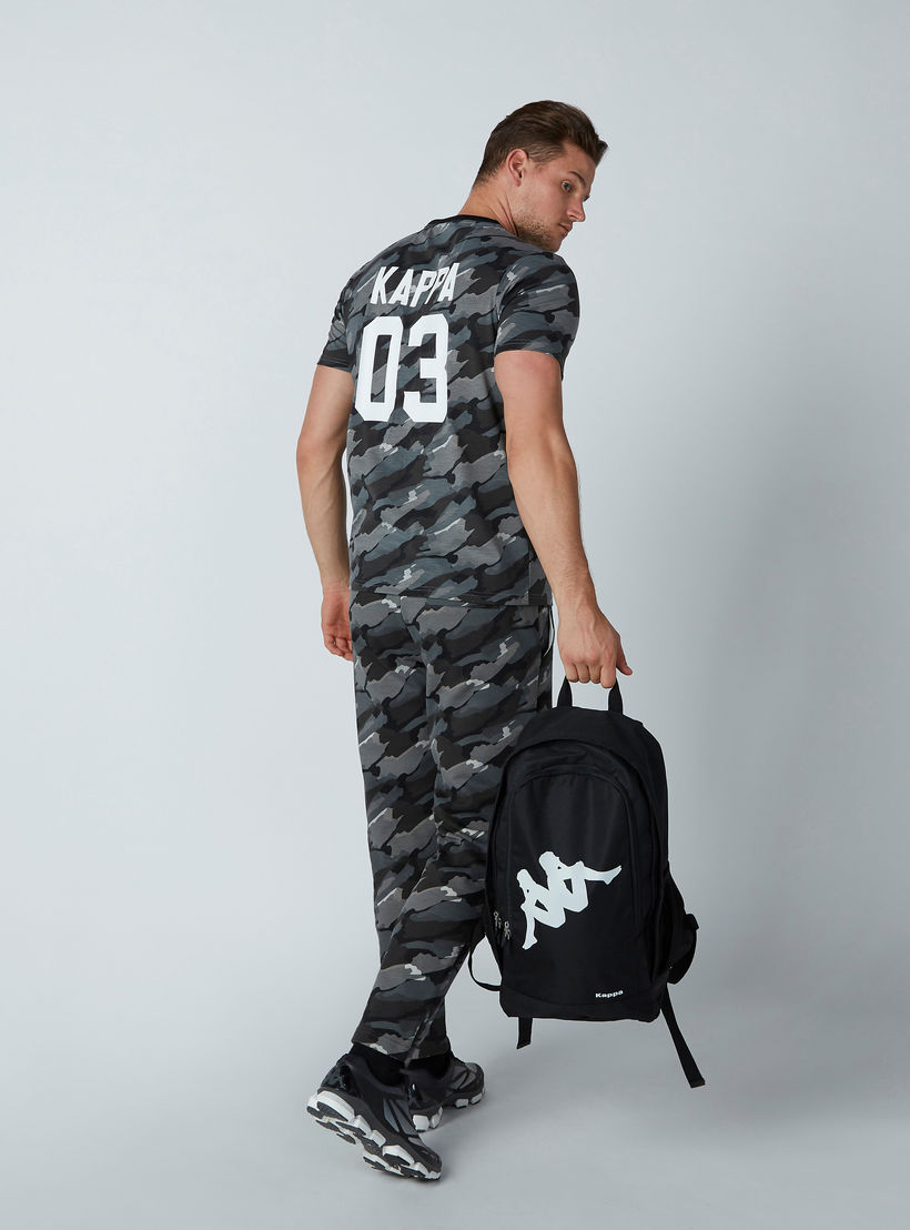 بنطال رياضي بجيوب وطبعات مموّهة من كابا-men-clothing-sportswearandactivewear-bottoms-image-2