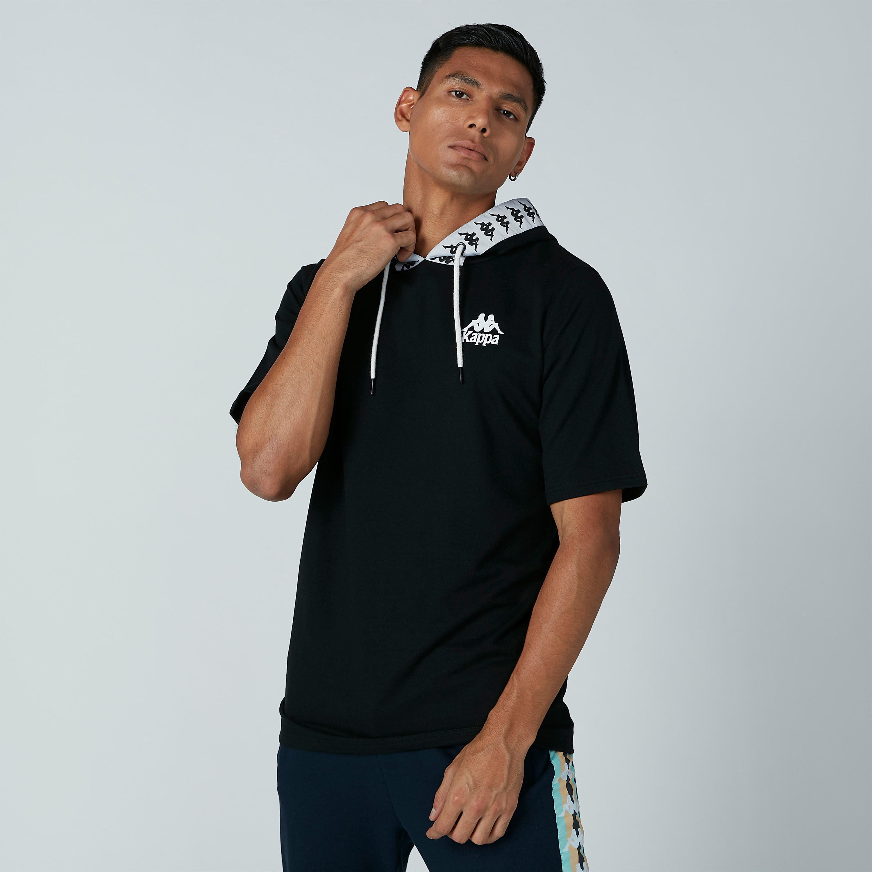 هودي بأكمام قصيرة وشريطة من كابا-men-clothing-tshirtsandpolos-tshirts-image-2