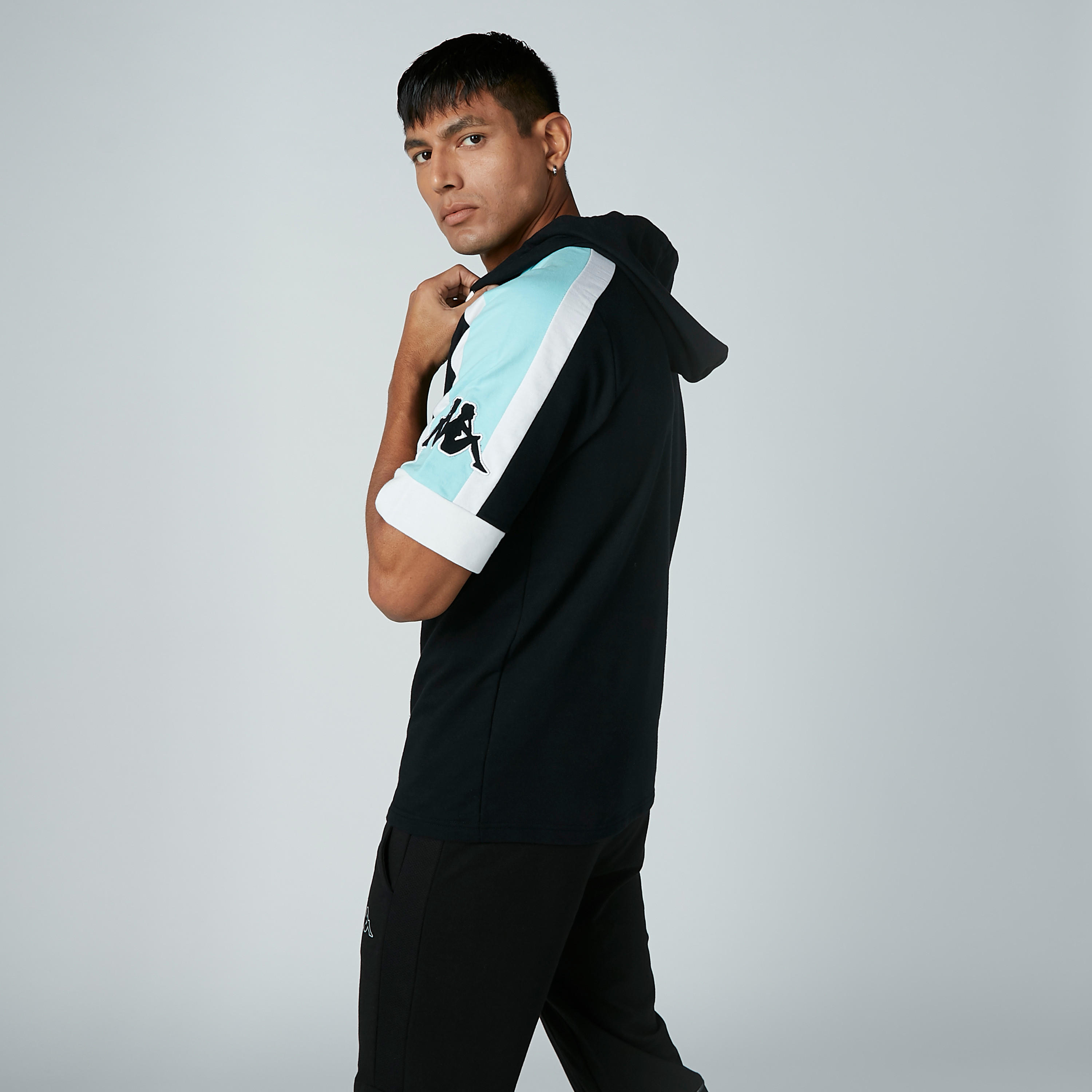 هودي بأكمام قصيرة وسحّاب من كابا-men-winterwear-hoodiesandsweatshirts-image-3