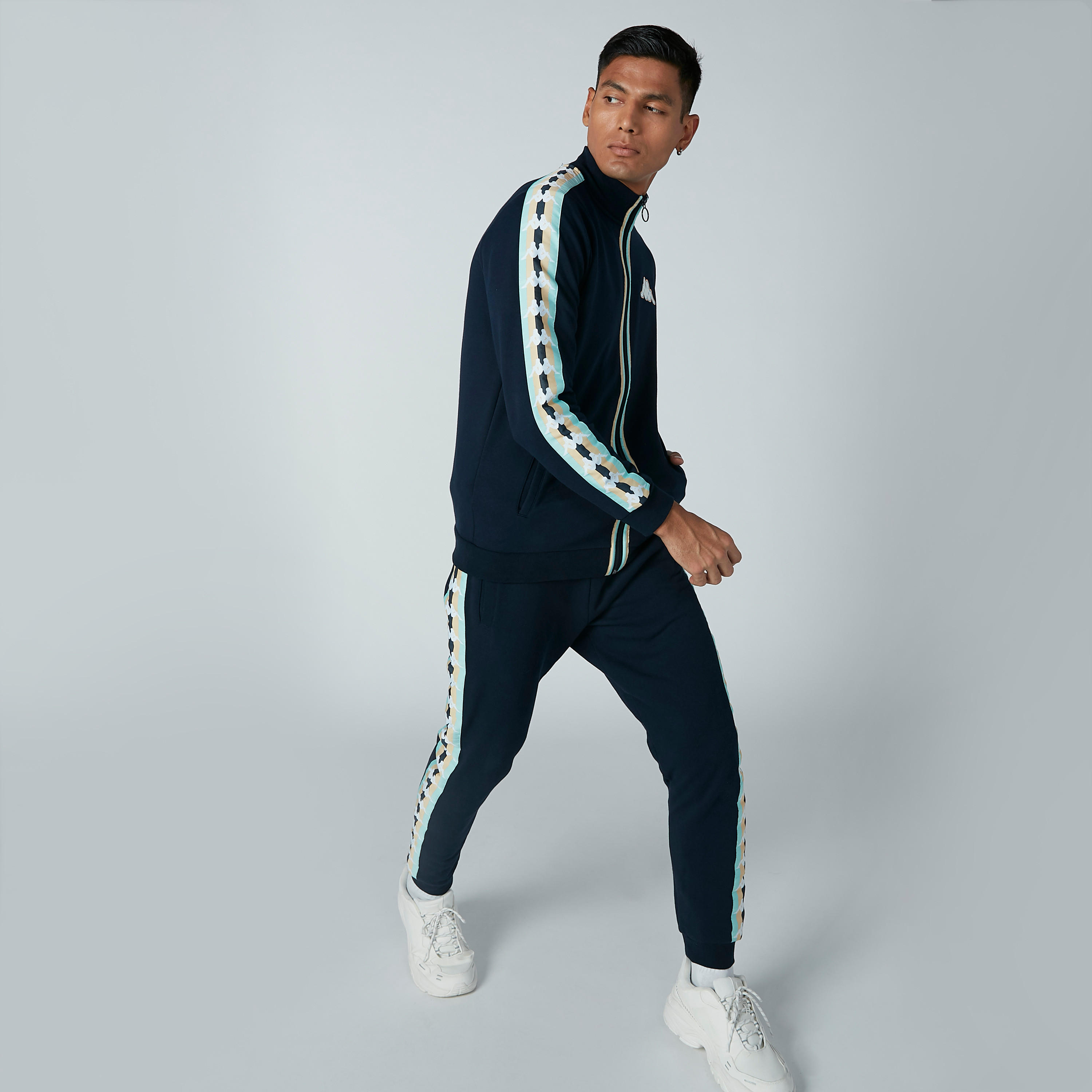 جاكيت بأكمام طويلة وسحّاب إغلاق من كابا-men-clothing-jacketsandblazers-jackets-image-1