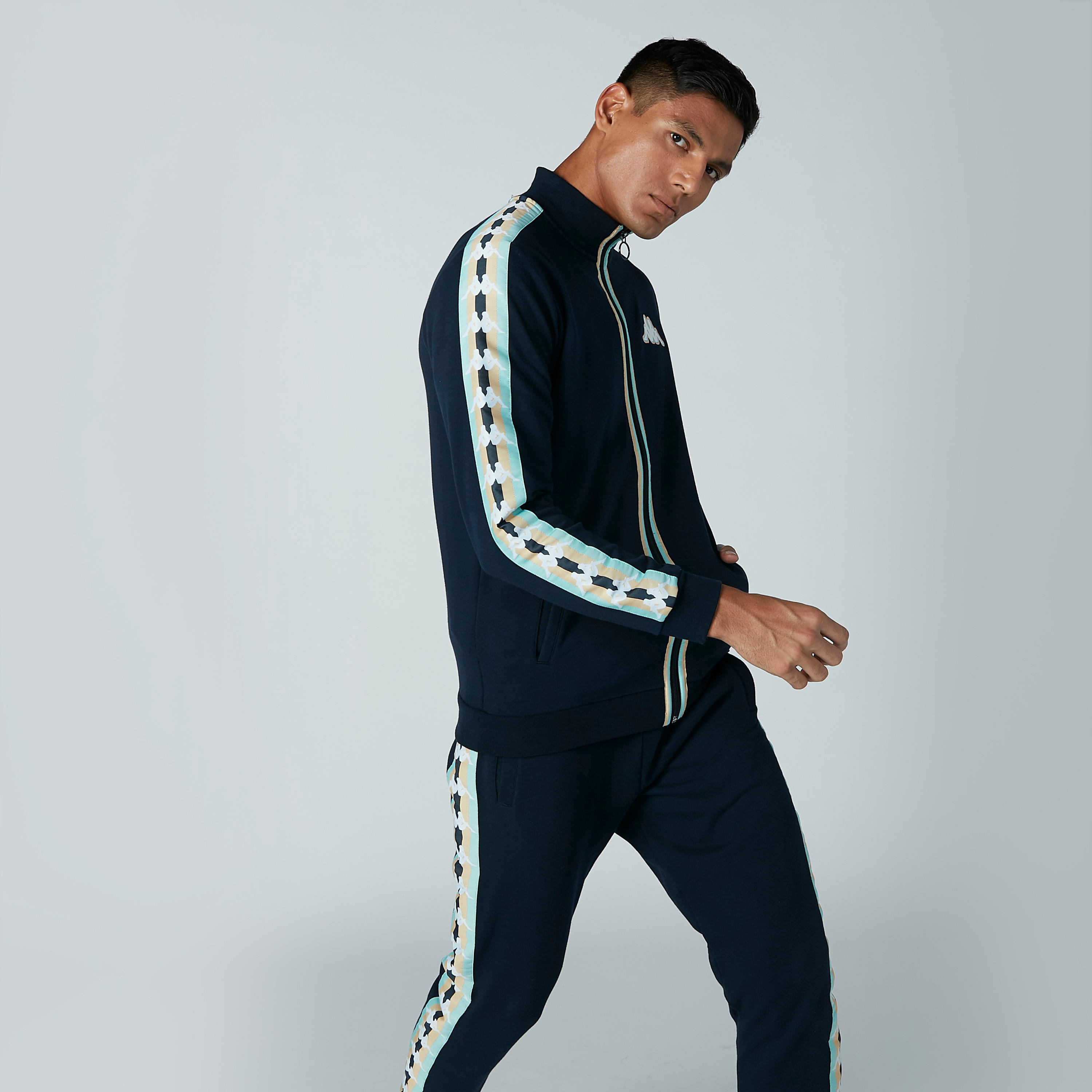 جاكيت بأكمام طويلة وسحّاب إغلاق من كابا-men-clothing-jacketsandblazers-jackets-image-3