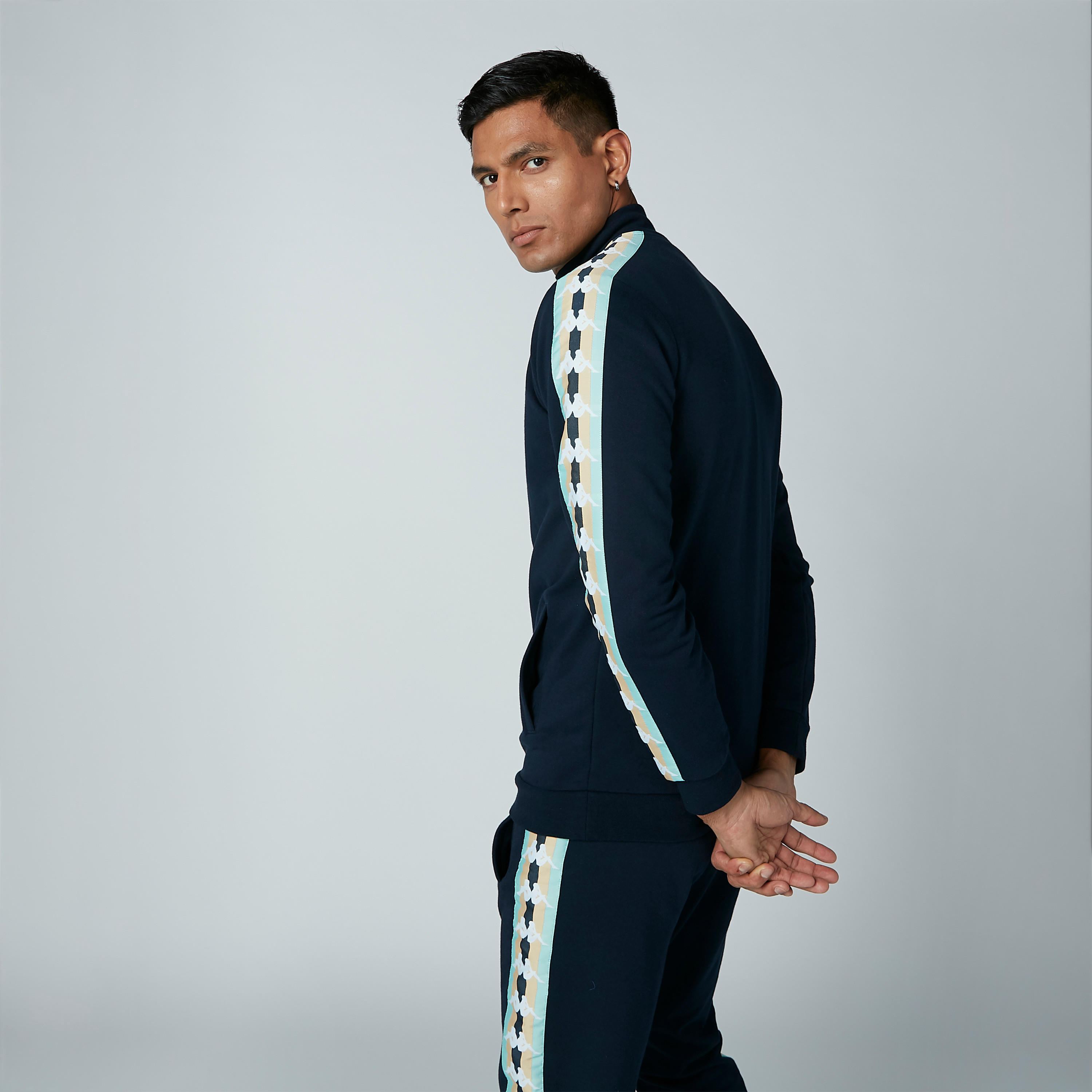 جاكيت بأكمام طويلة وسحّاب إغلاق من كابا-men-clothing-jacketsandblazers-jackets-image-4