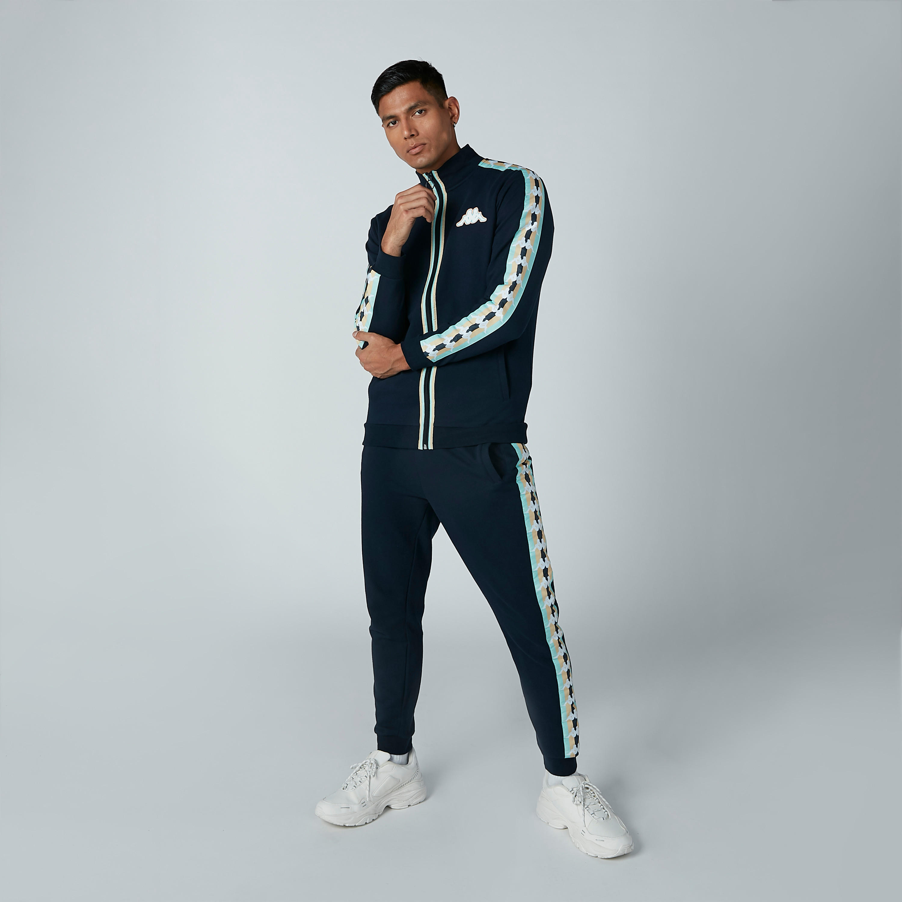جاكيت بأكمام طويلة وسحّاب إغلاق من كابا-men-clothing-jacketsandblazers-jackets-image-5
