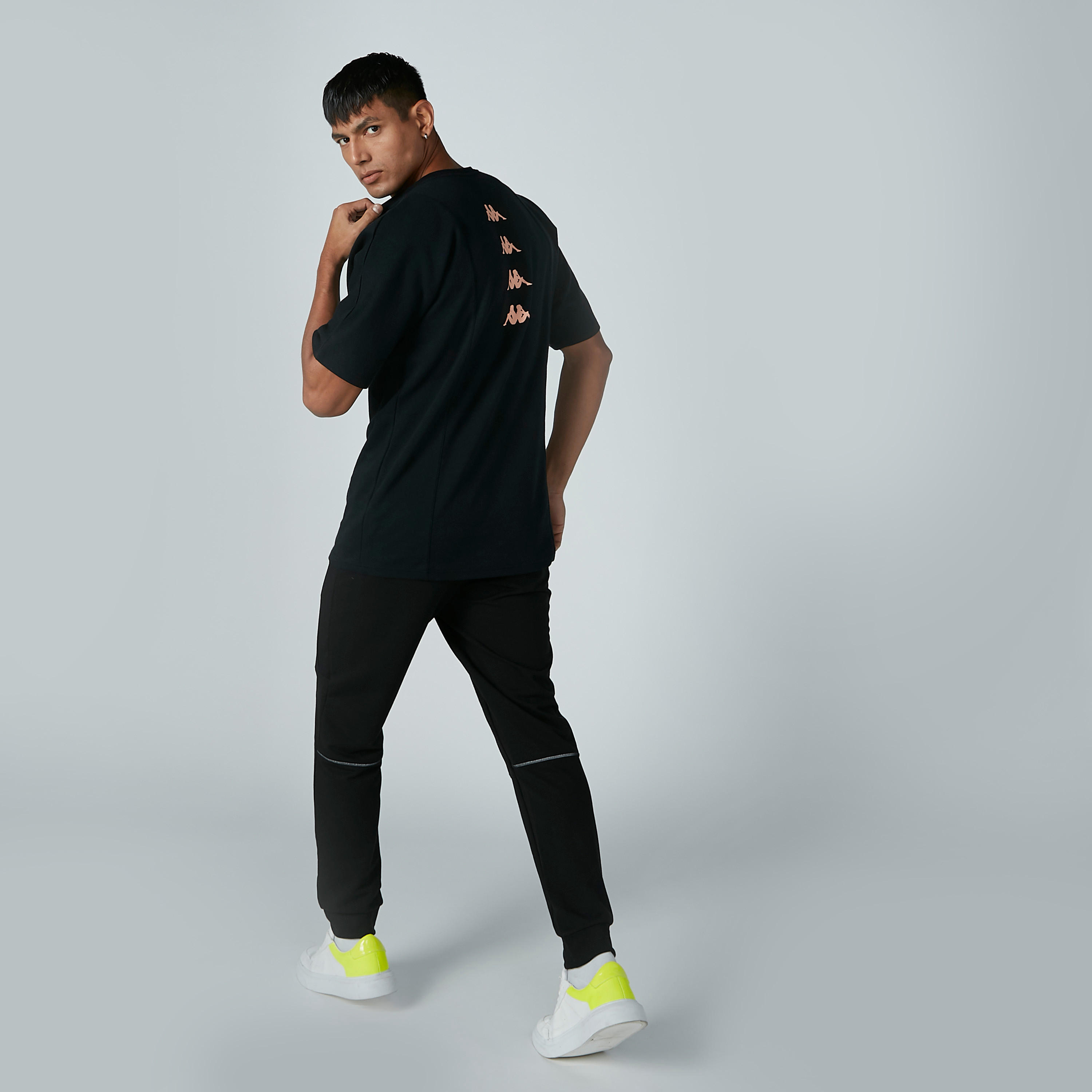 تيشيرت بياقة مستديرة وأكمام قصيرة وطبعات من كابا-men-clothing-tshirtsandpolos-tshirts-image-4