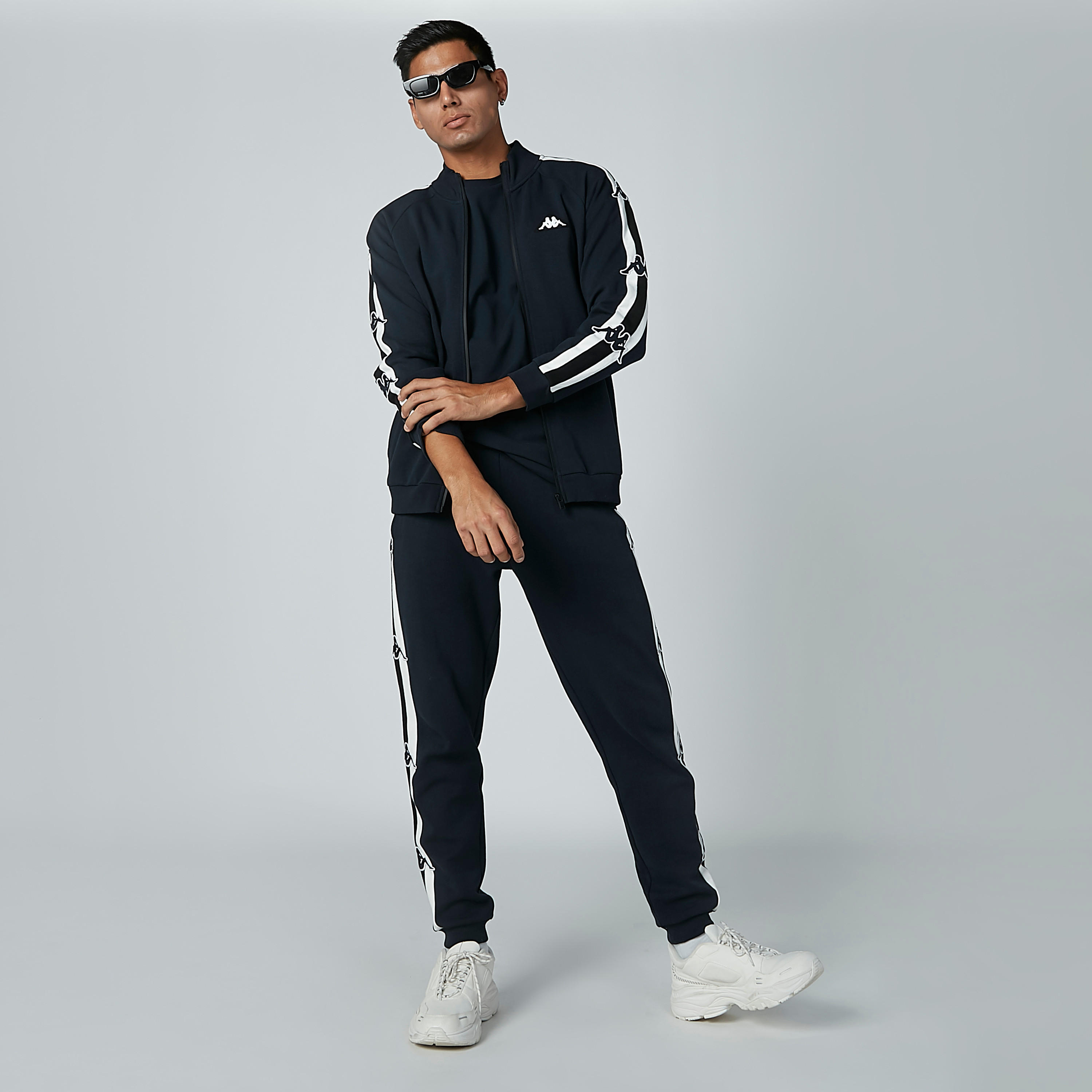 بنطال رياضي بجيوب وشريطة وطبعات من كابا-men-clothing-bottoms-joggers-image-3