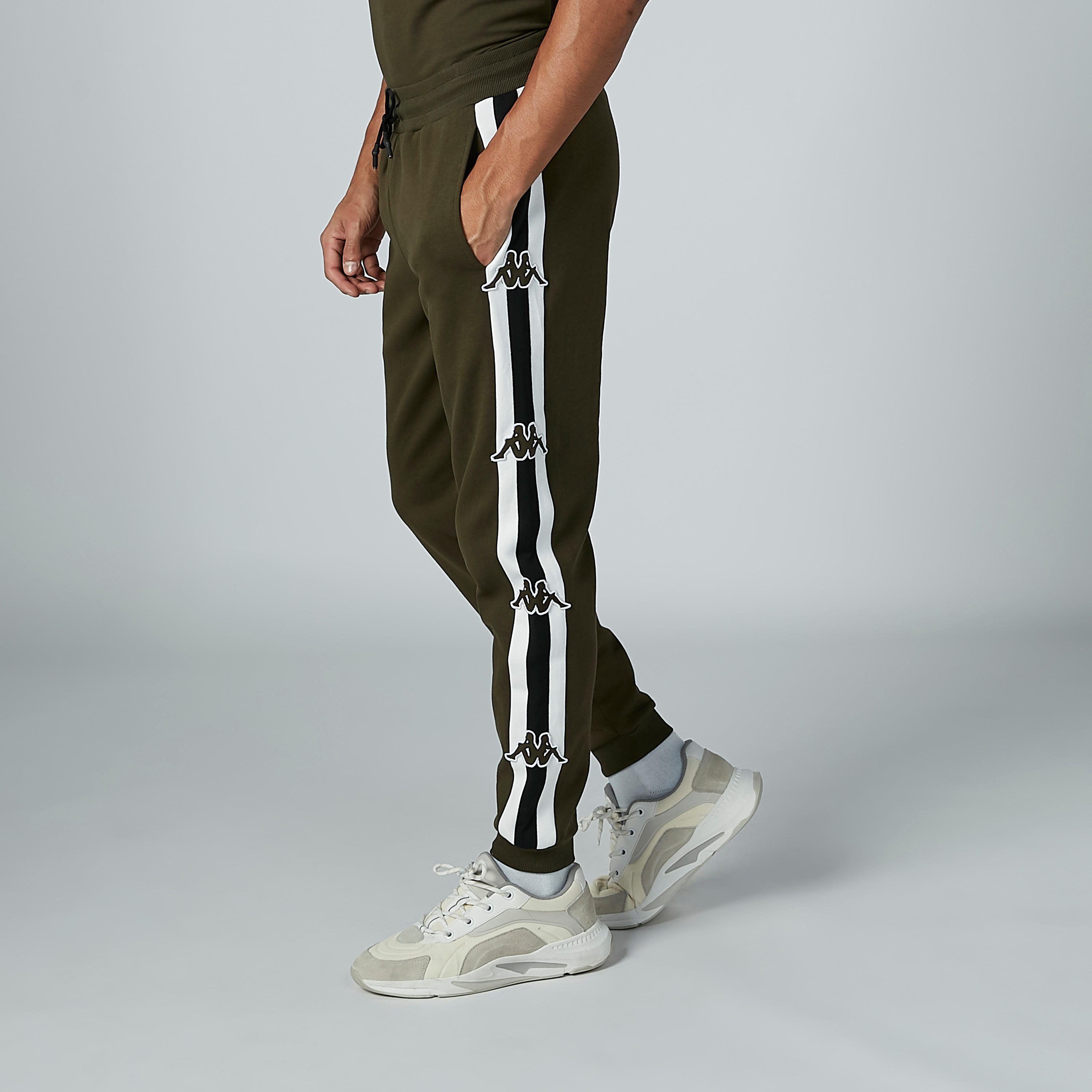 بنطال رياضي برباط وجيوب وشريطة من كابا-men-clothing-sportswearandactivewear-bottoms-image-1