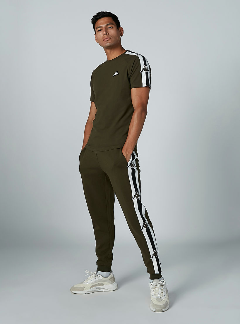 بنطال رياضي برباط وجيوب وشريطة من كابا-men-clothing-sportswearandactivewear-bottoms-image-3