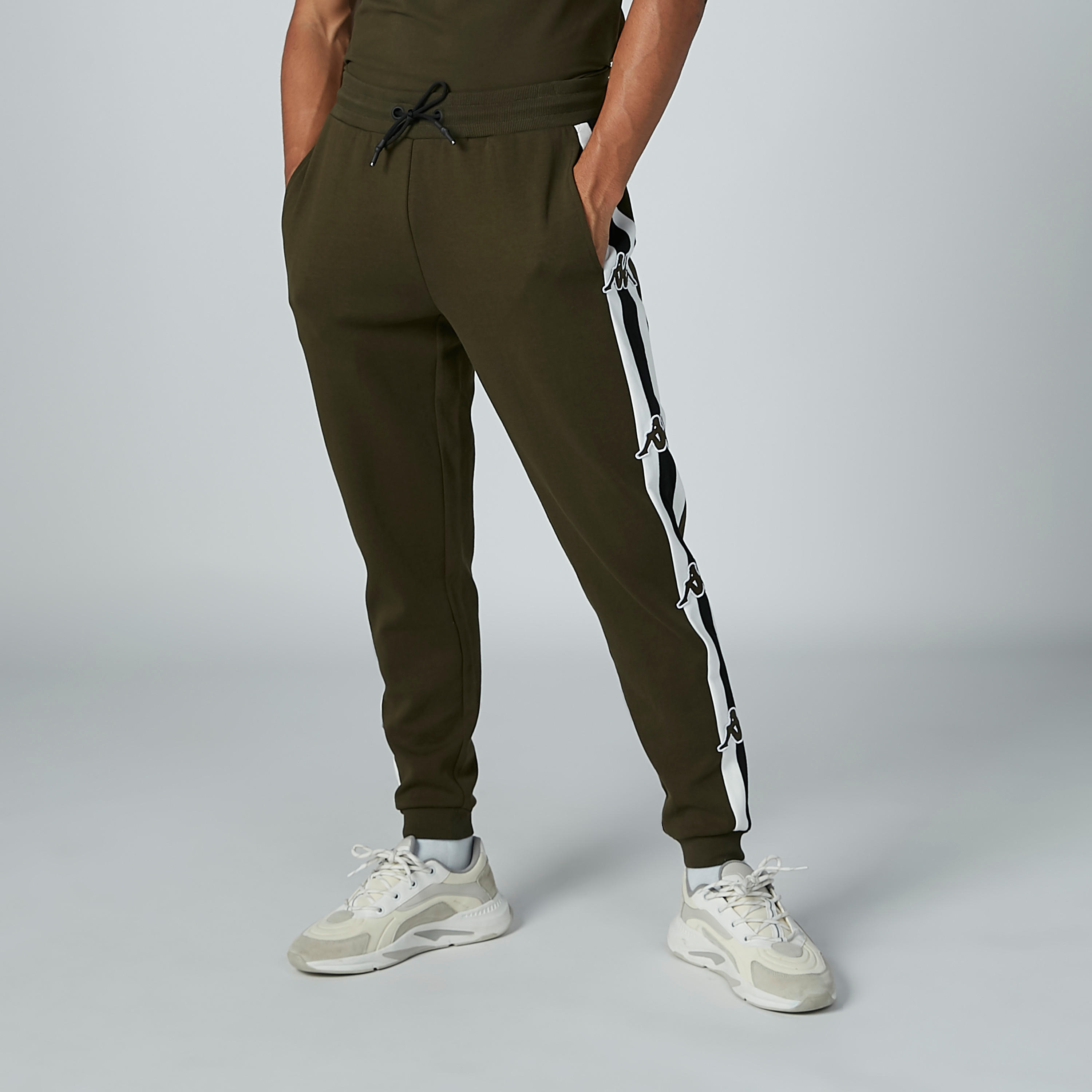 بنطال رياضي برباط وجيوب وشريطة من كابا-men-clothing-sportswearandactivewear-bottoms-image-5