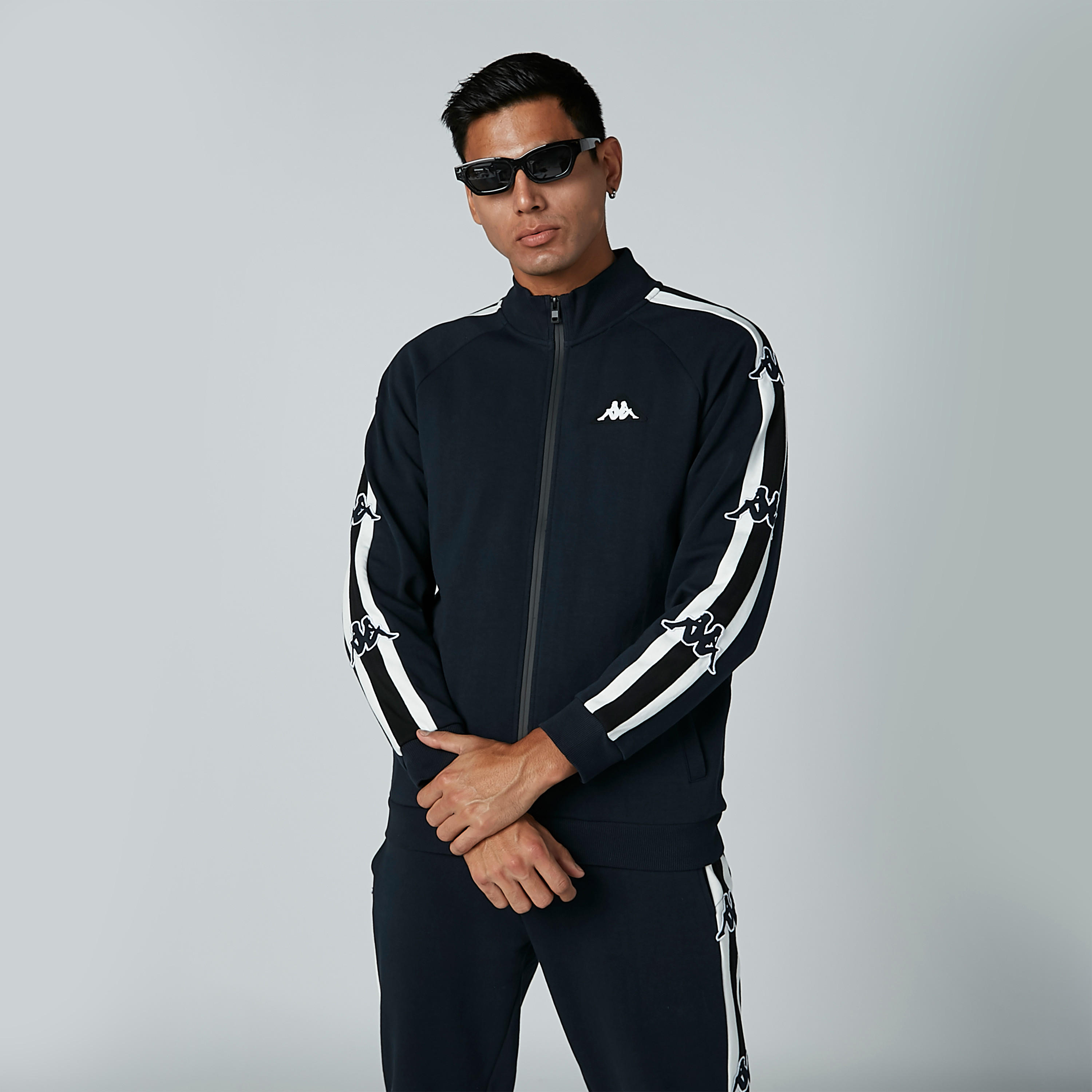جاكيت بأكمام مغايرة وسحّاب إغلاق وشريطة من كابا-men-clothing-jacketsandblazers-jackets-image-4