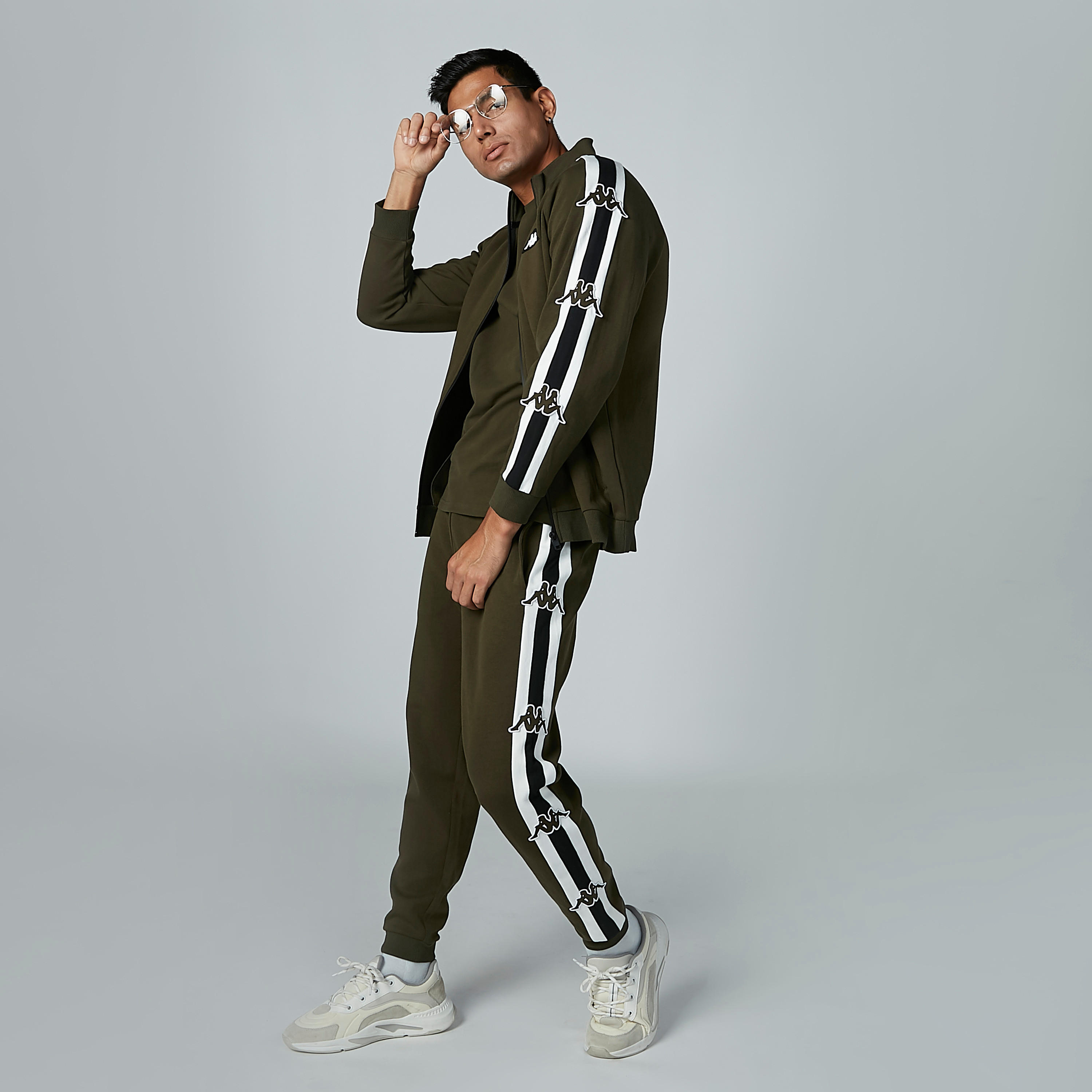 جاكيت بسحّاب إغلاق وشريطة من كابا-men-clothing-jacketsandblazers-jackets-image-4