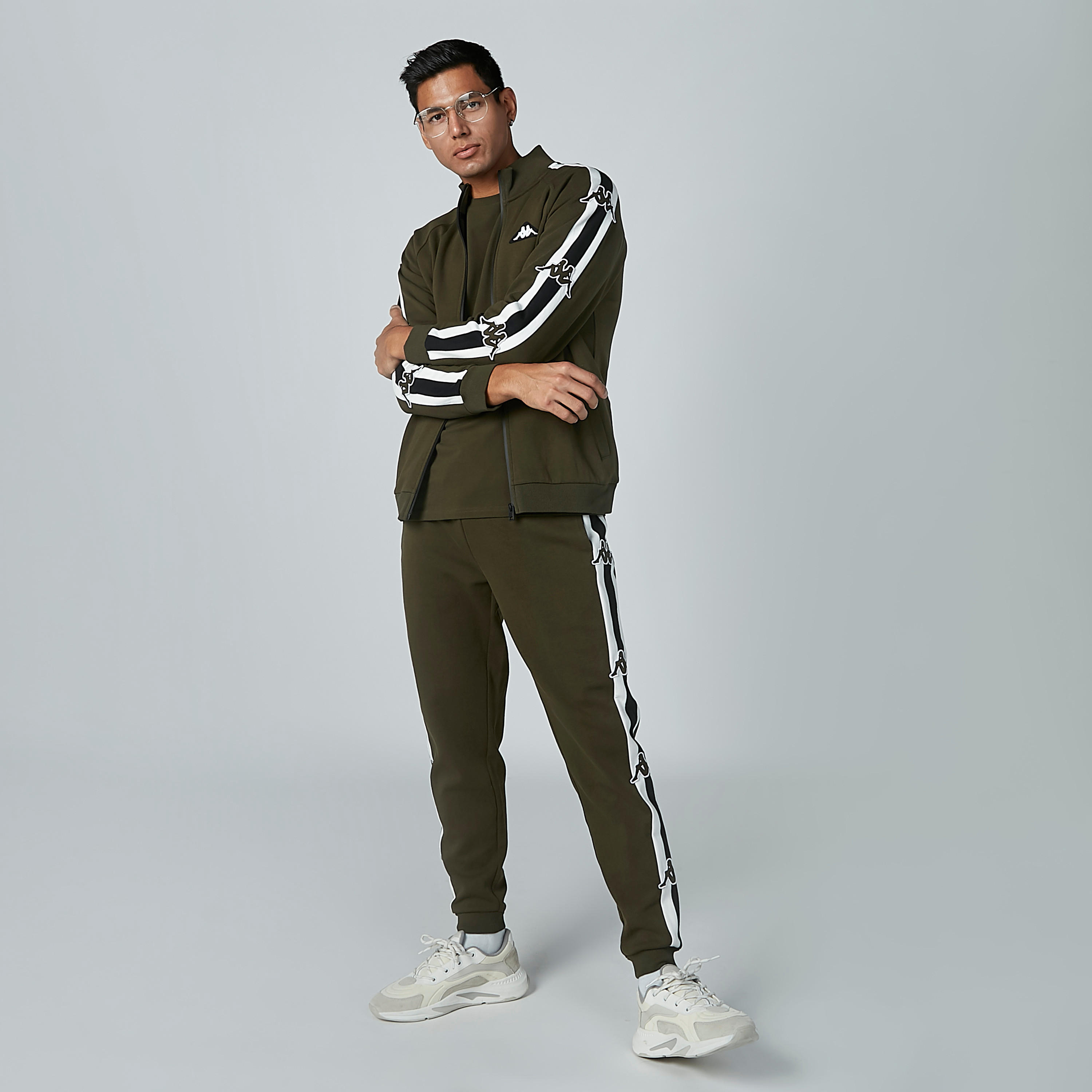 جاكيت بسحّاب إغلاق وشريطة من كابا-men-clothing-jacketsandblazers-jackets-image-7