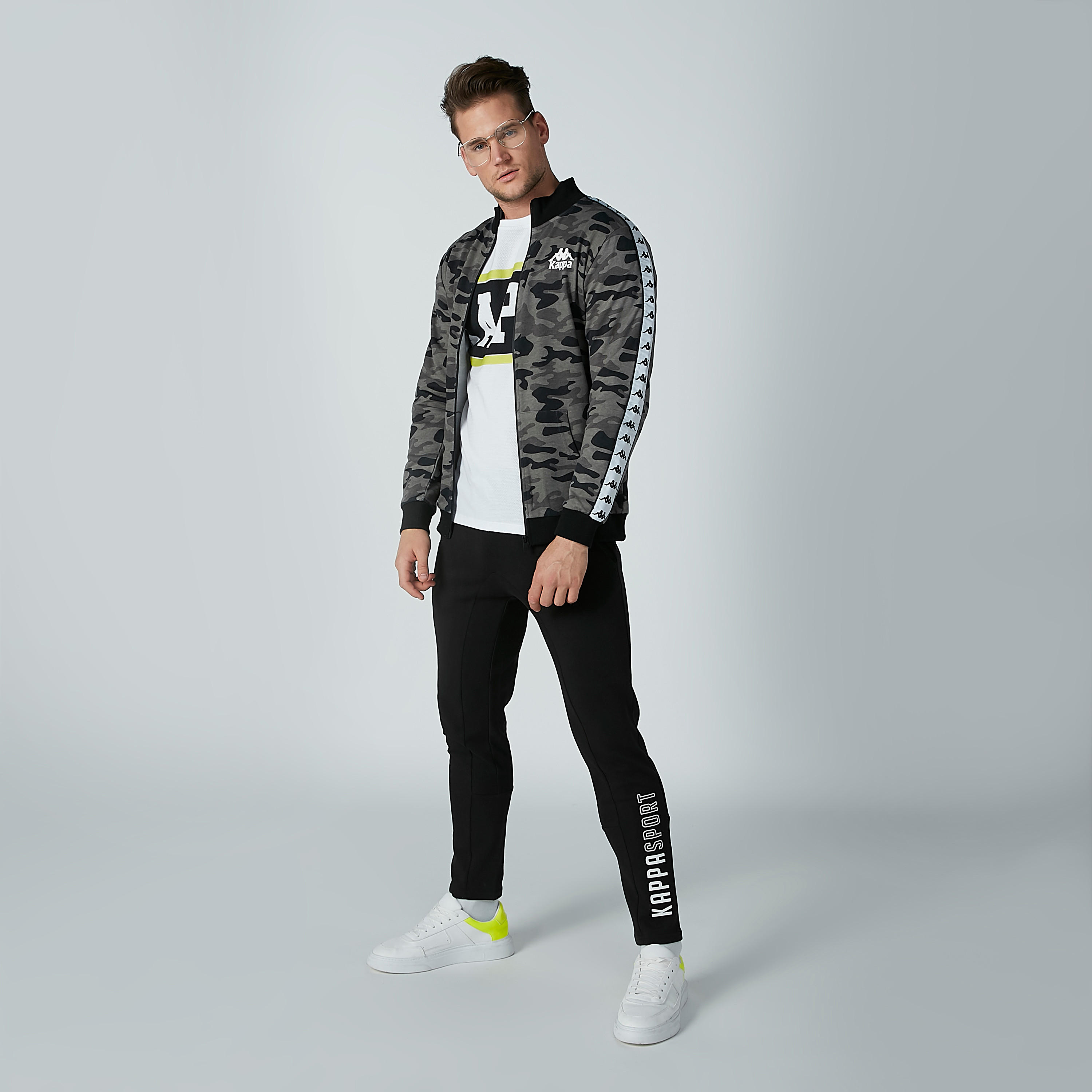 جاكيت بومبر بأكمام طويلة وشريطة وطبعات من كابا-men-clothing-jacketsandblazers-jackets-image-2