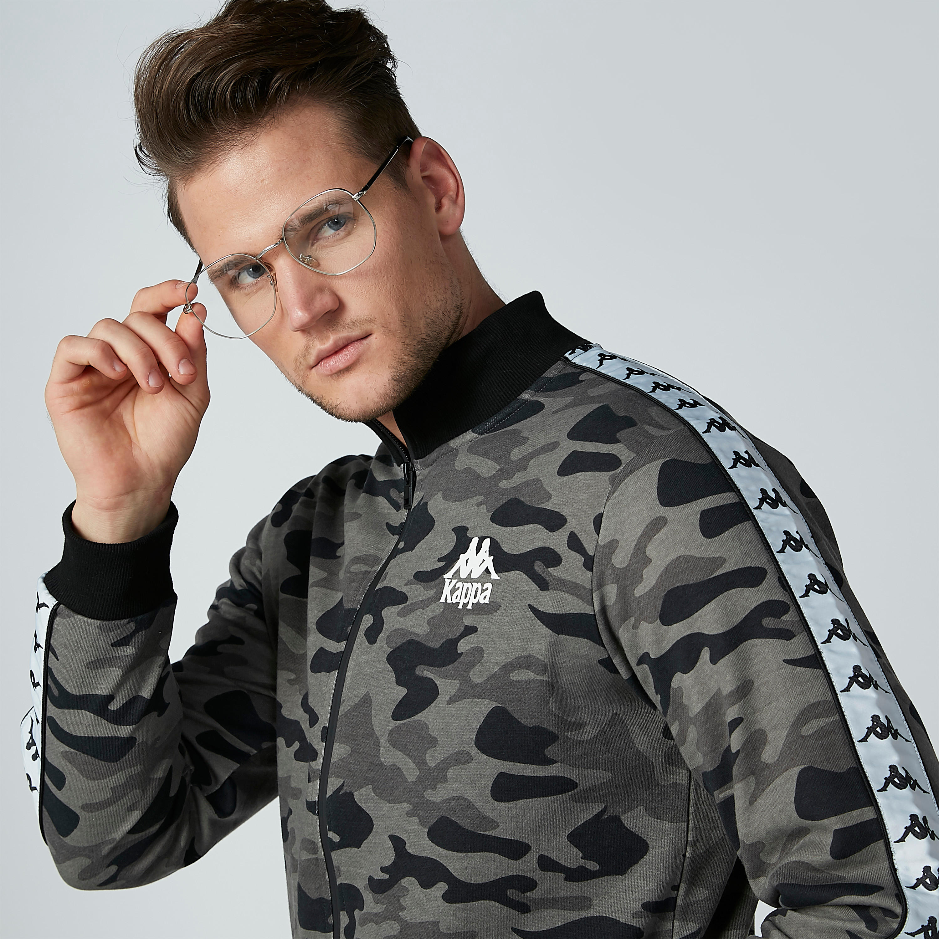 جاكيت بومبر بأكمام طويلة وشريطة وطبعات من كابا-men-clothing-jacketsandblazers-jackets-image-3
