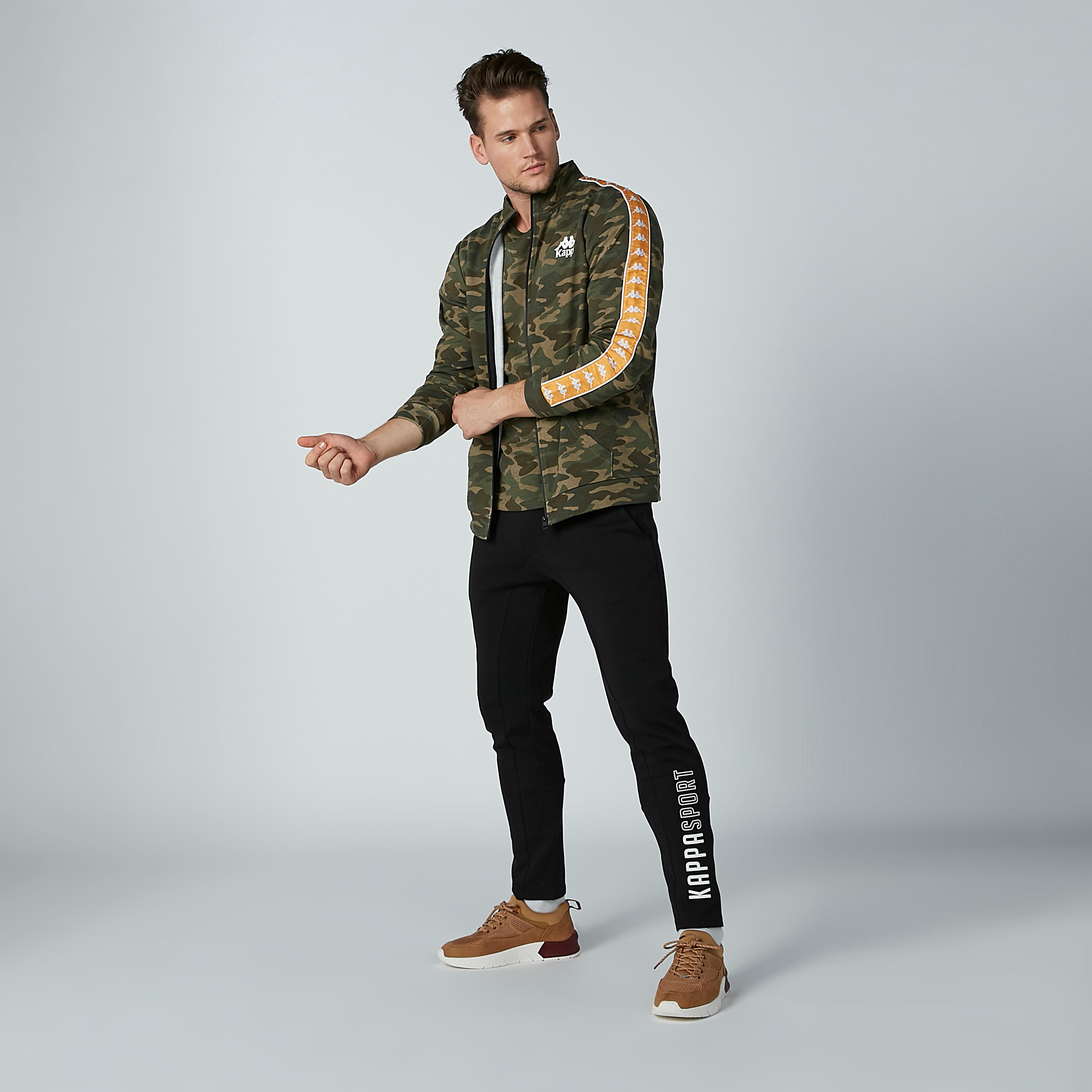 جاكيت بومبر بأكمام طويلة وشريطة وطبعات من كابا-men-clothing-jacketsandblazers-jackets-image-1