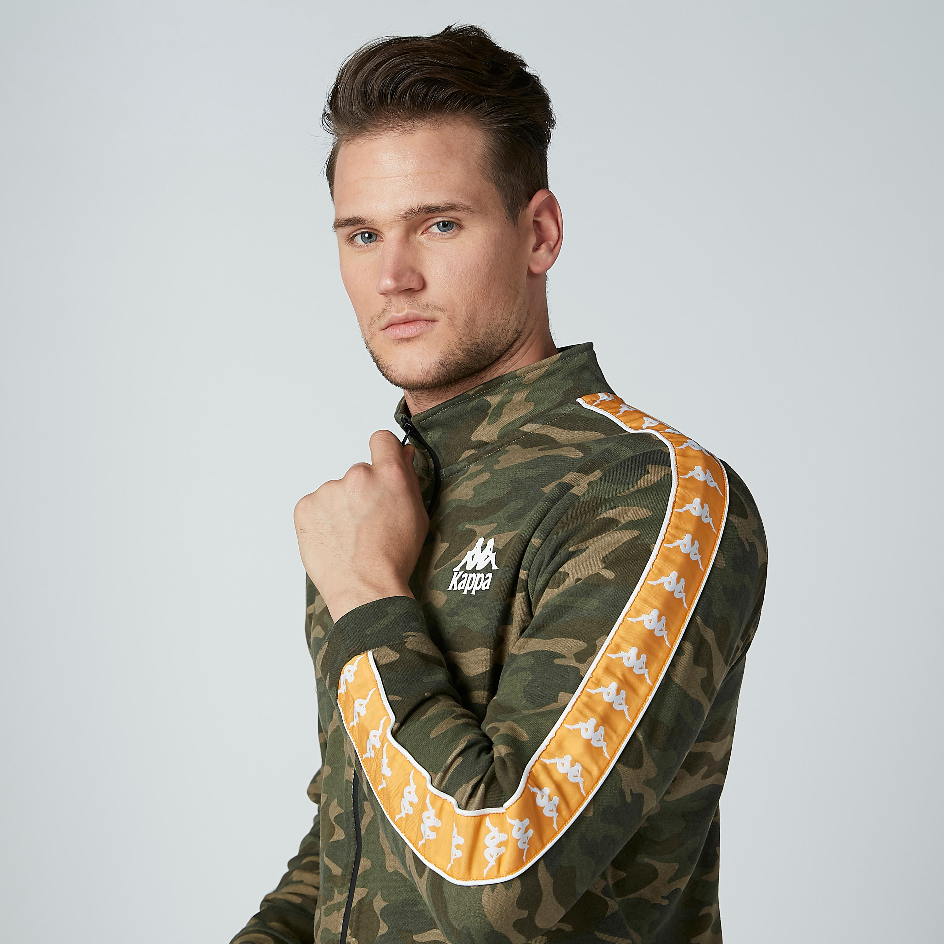 جاكيت بومبر بأكمام طويلة وشريطة وطبعات من كابا-men-clothing-jacketsandblazers-jackets-image-2