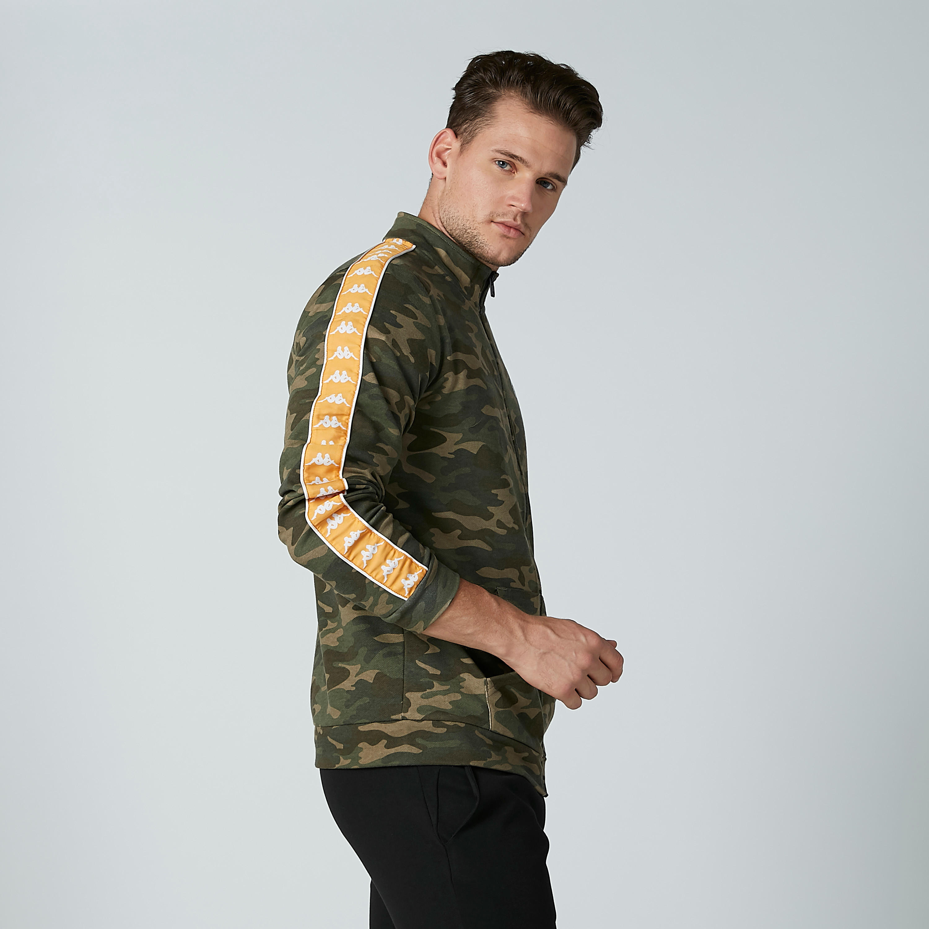 جاكيت بومبر بأكمام طويلة وشريطة وطبعات من كابا-men-clothing-jacketsandblazers-jackets-image-4
