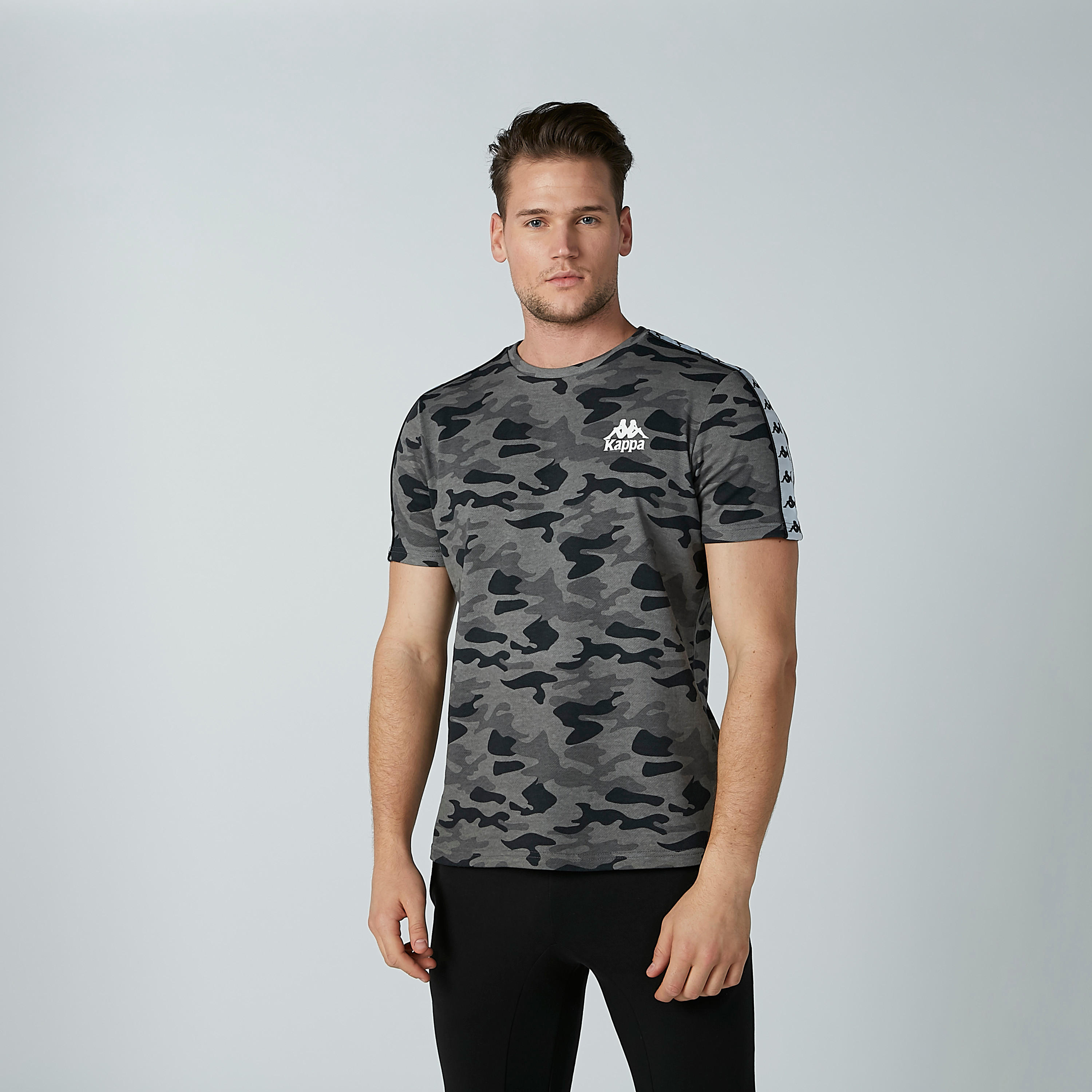 تيشيرت بياقة مستديرة وشريطة وطبعات من كابا-men-clothing-tshirtsandpolos-tshirts-image-4