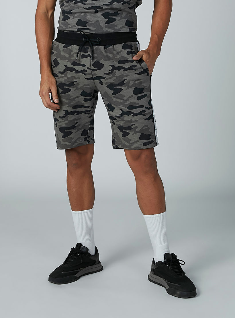 شورت بجيوب وشريطة وطبعات من كابا-men-clothing-bottoms-shorts-image-2