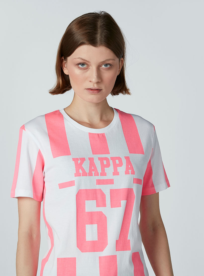 تيشيرت بياقة مستديرة وأكمام قصيرة وطبعات من كابا-women-clothing-tshirts-image-4