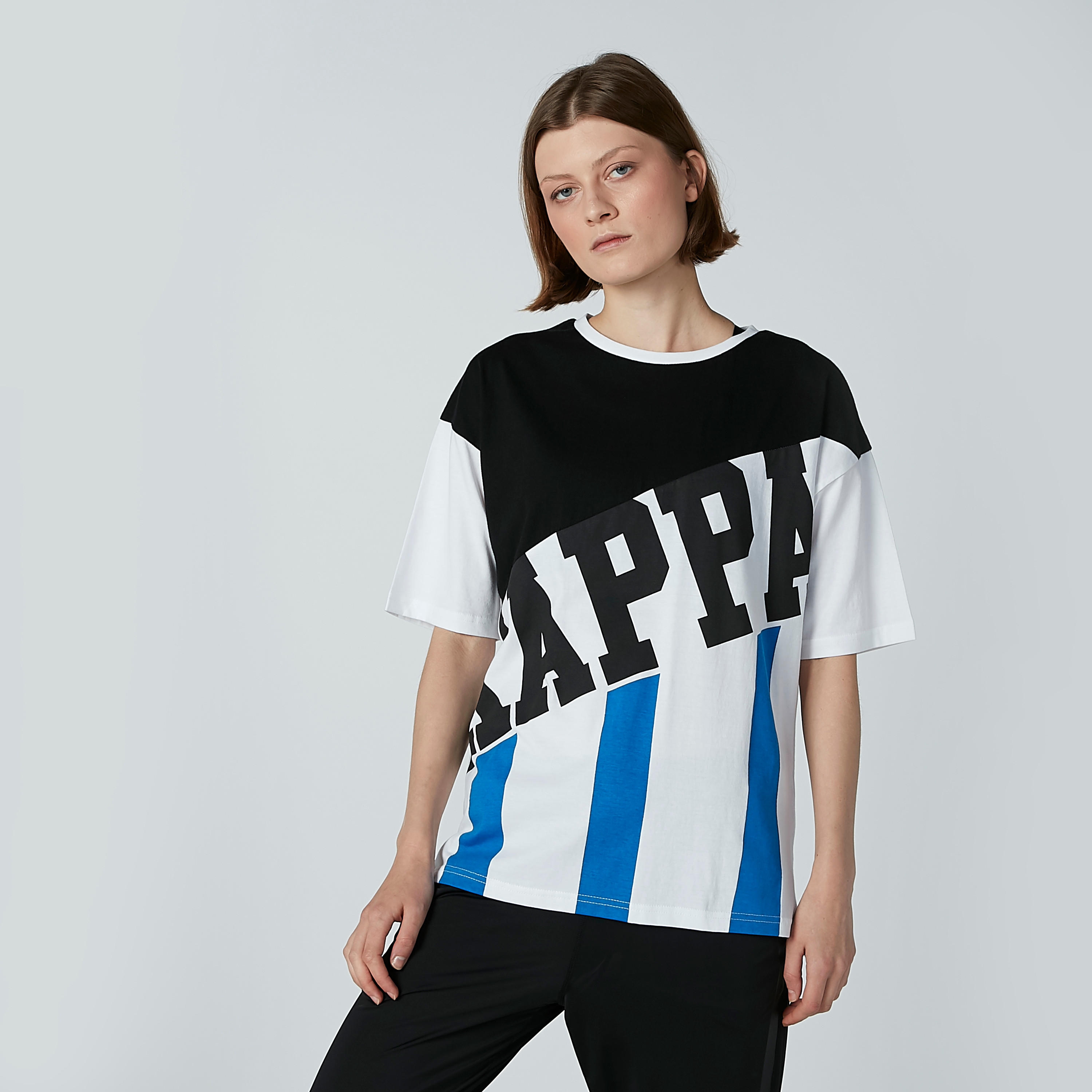 تيشيرت بياقة مستديرة وأكمام قصيرة وطبعات من كابا-women-clothing-tshirts-image-1