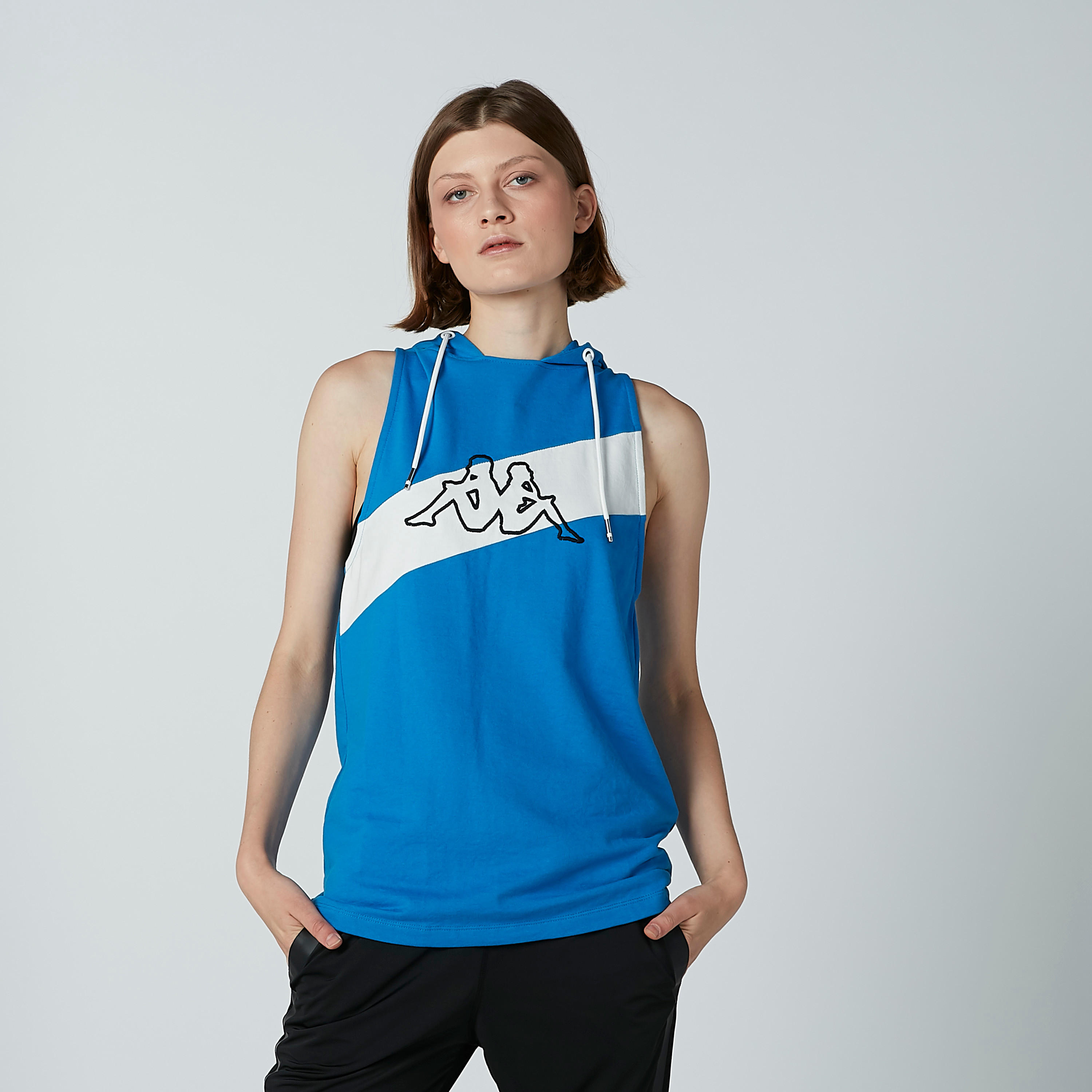 تيشيرت دون أكمام بقبّعة وشريطة وطبعات من كابا-women-clothing-sportswearandactivewear-tshirtsandvests-image-2
