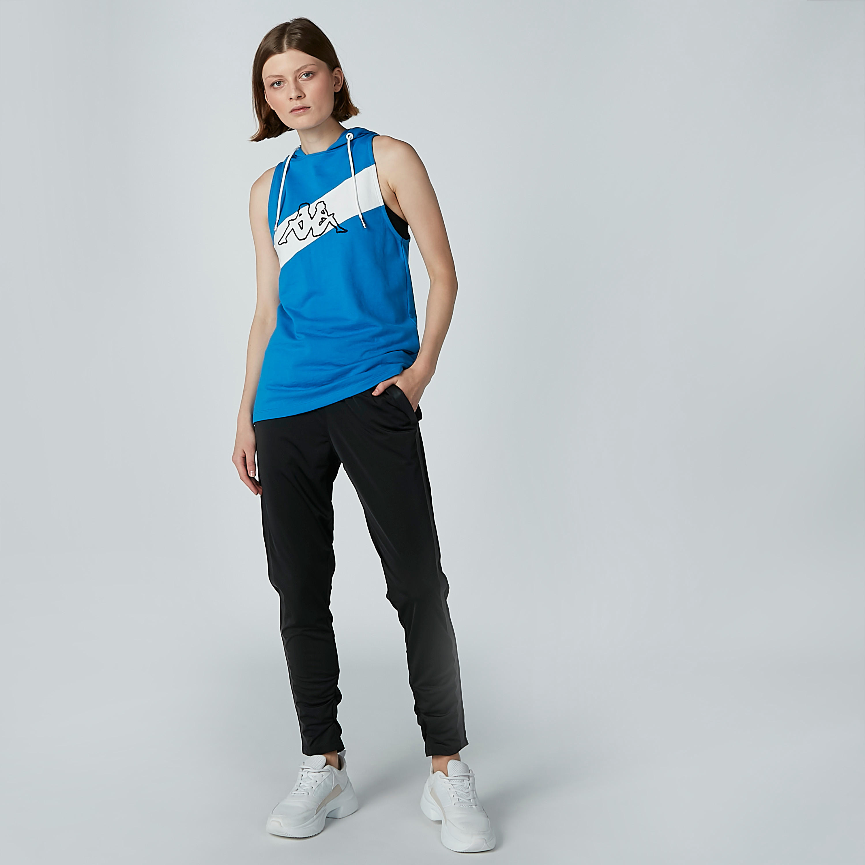 تيشيرت دون أكمام بقبّعة وشريطة وطبعات من كابا-women-clothing-sportswearandactivewear-tshirtsandvests-image-4