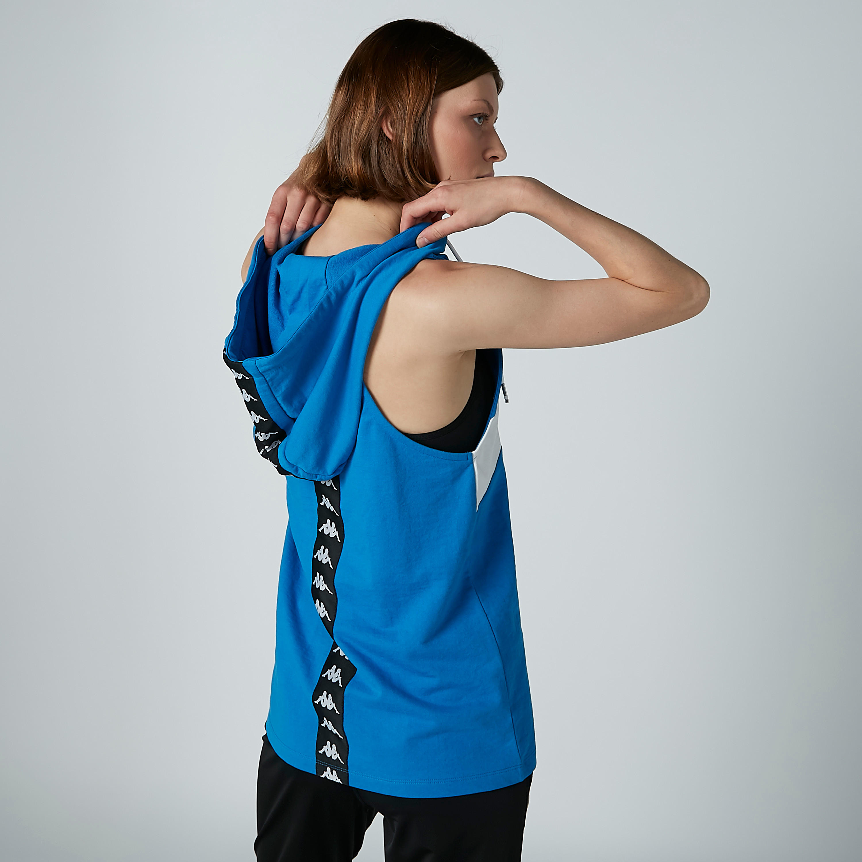 تيشيرت دون أكمام بقبّعة وشريطة وطبعات من كابا-women-clothing-sportswearandactivewear-tshirtsandvests-image-5