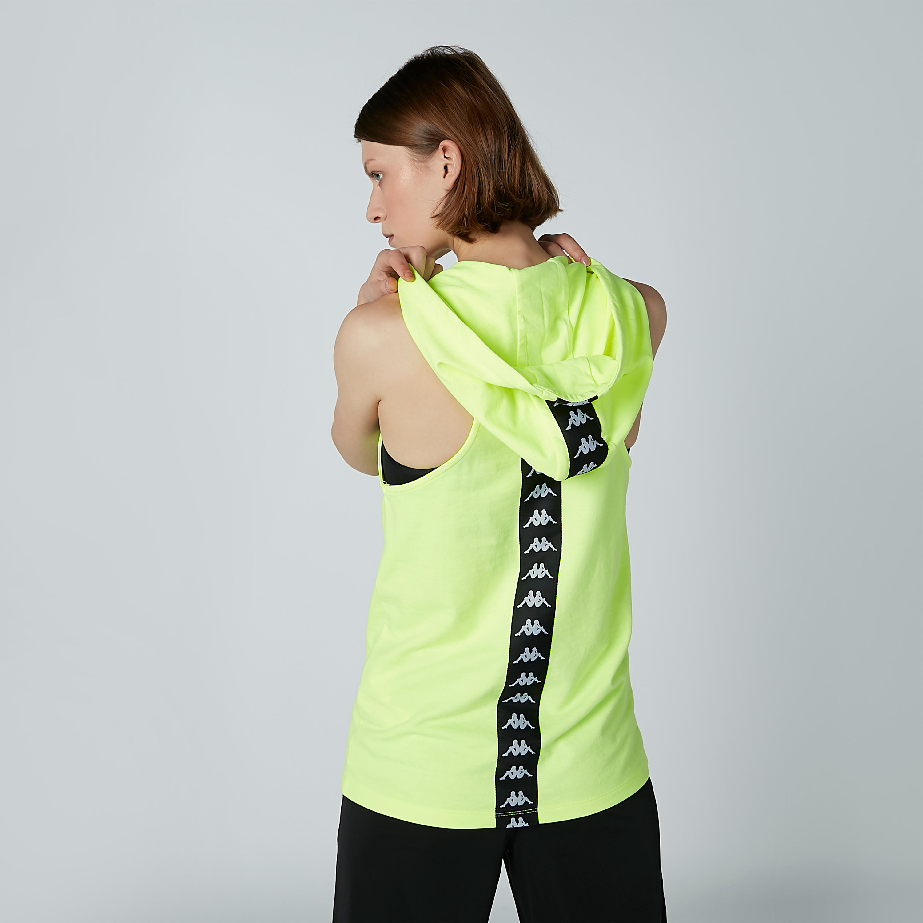 بلوزة دون أكمام بقبّعة وشريطة وطبعات من كابا-women-clothing-sportswearandactivewear-tshirtsandvests-image-6